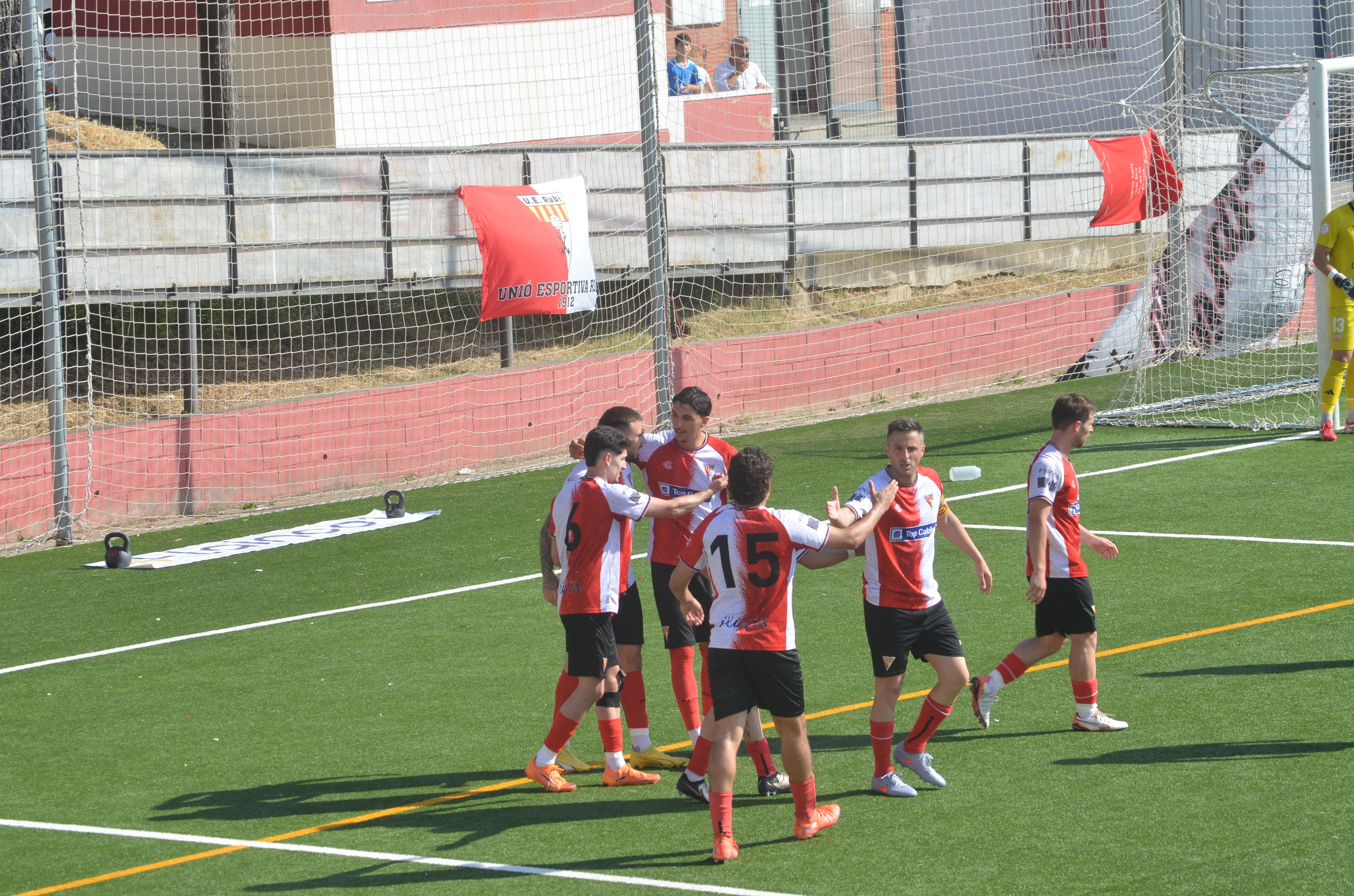Promoció d'ascens a Tercera RFEF de la UE Rubí davant la Pobla de Mafumet FOTO: Lara López