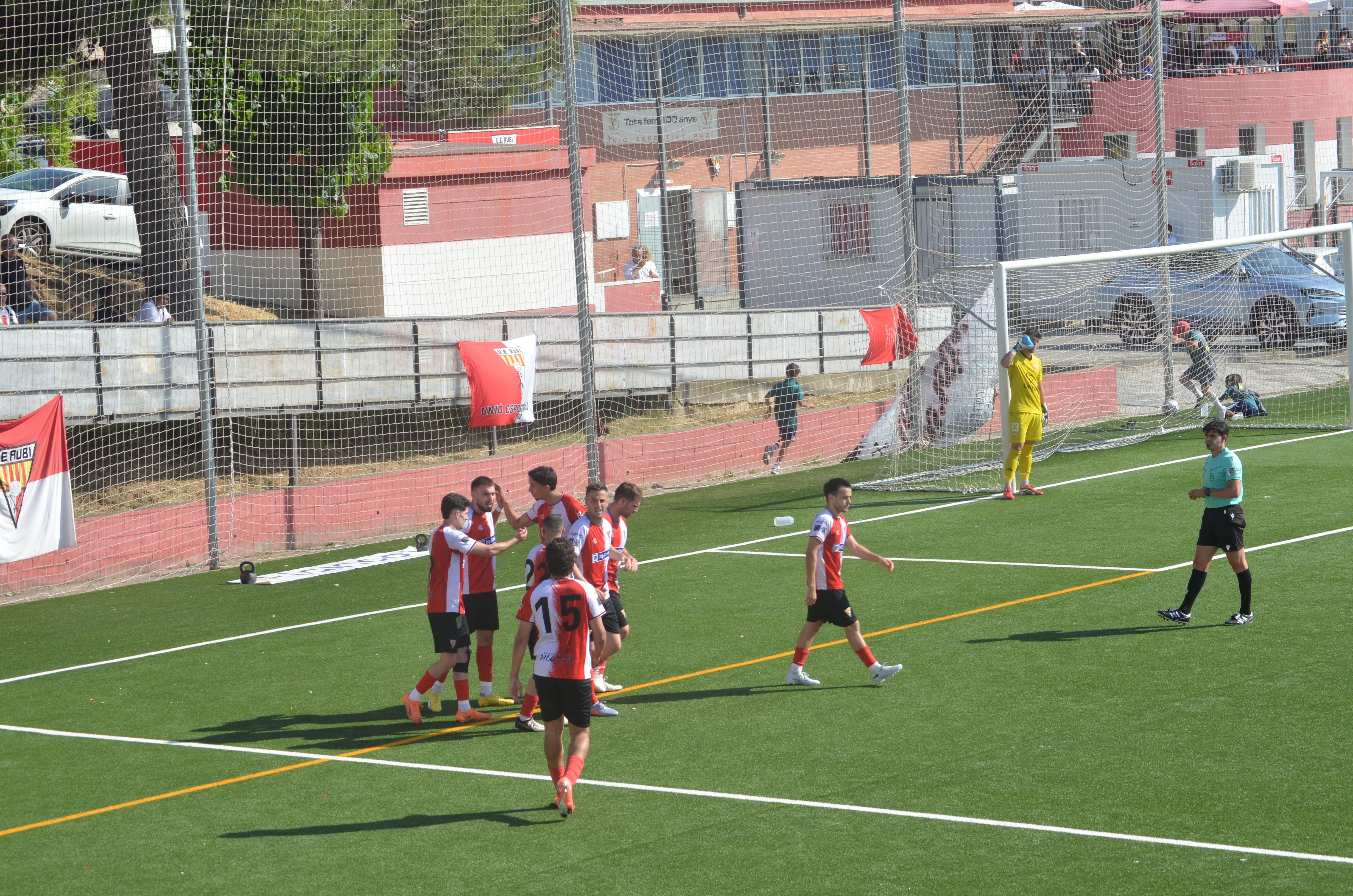 Promoció d'ascens a Tercera RFEF de la UE Rubí davant la Pobla de Mafumet FOTO: Lara López