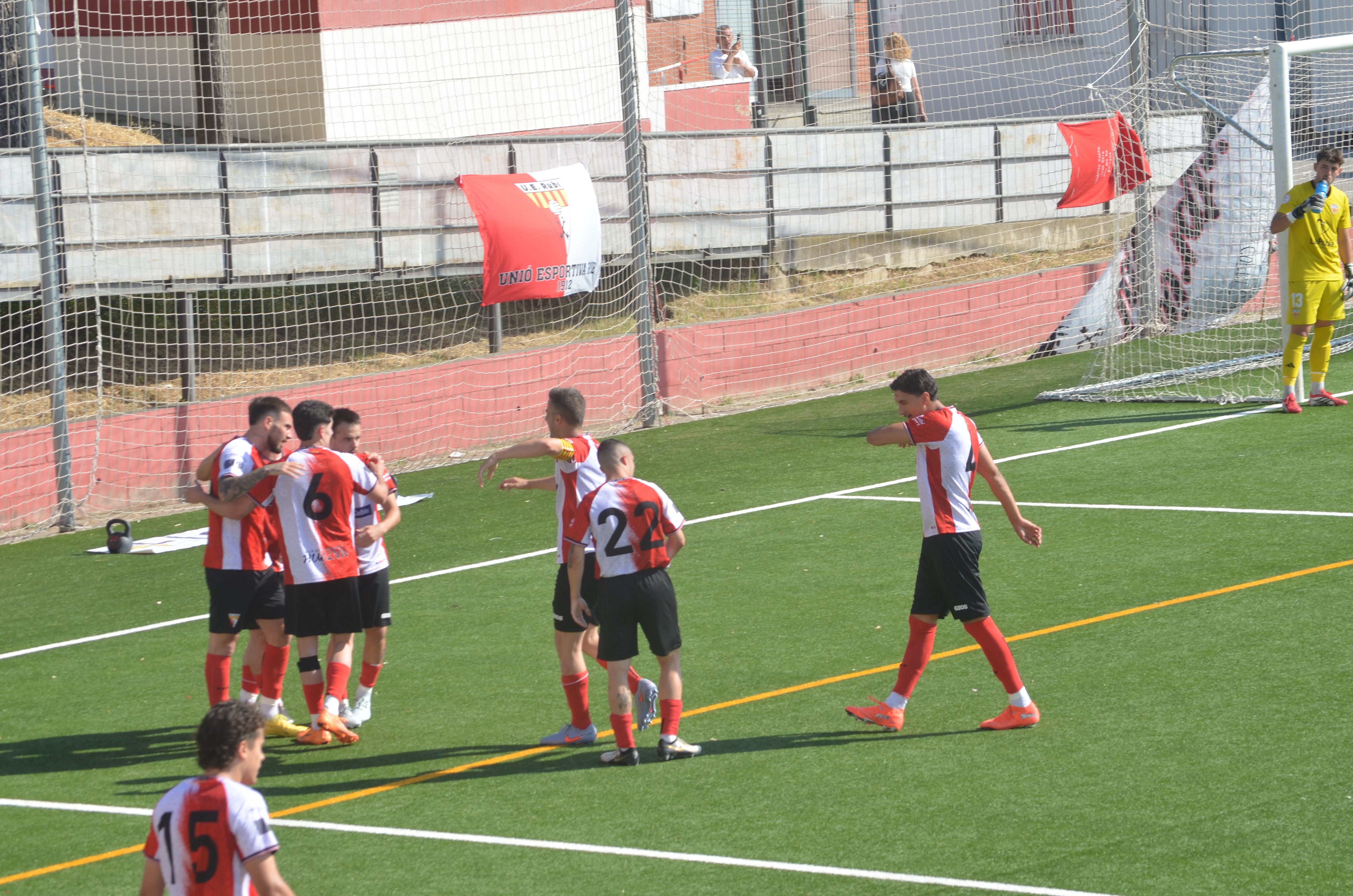 Promoció d'ascens a Tercera RFEF de la UE Rubí davant la Pobla de Mafumet FOTO: Lara López