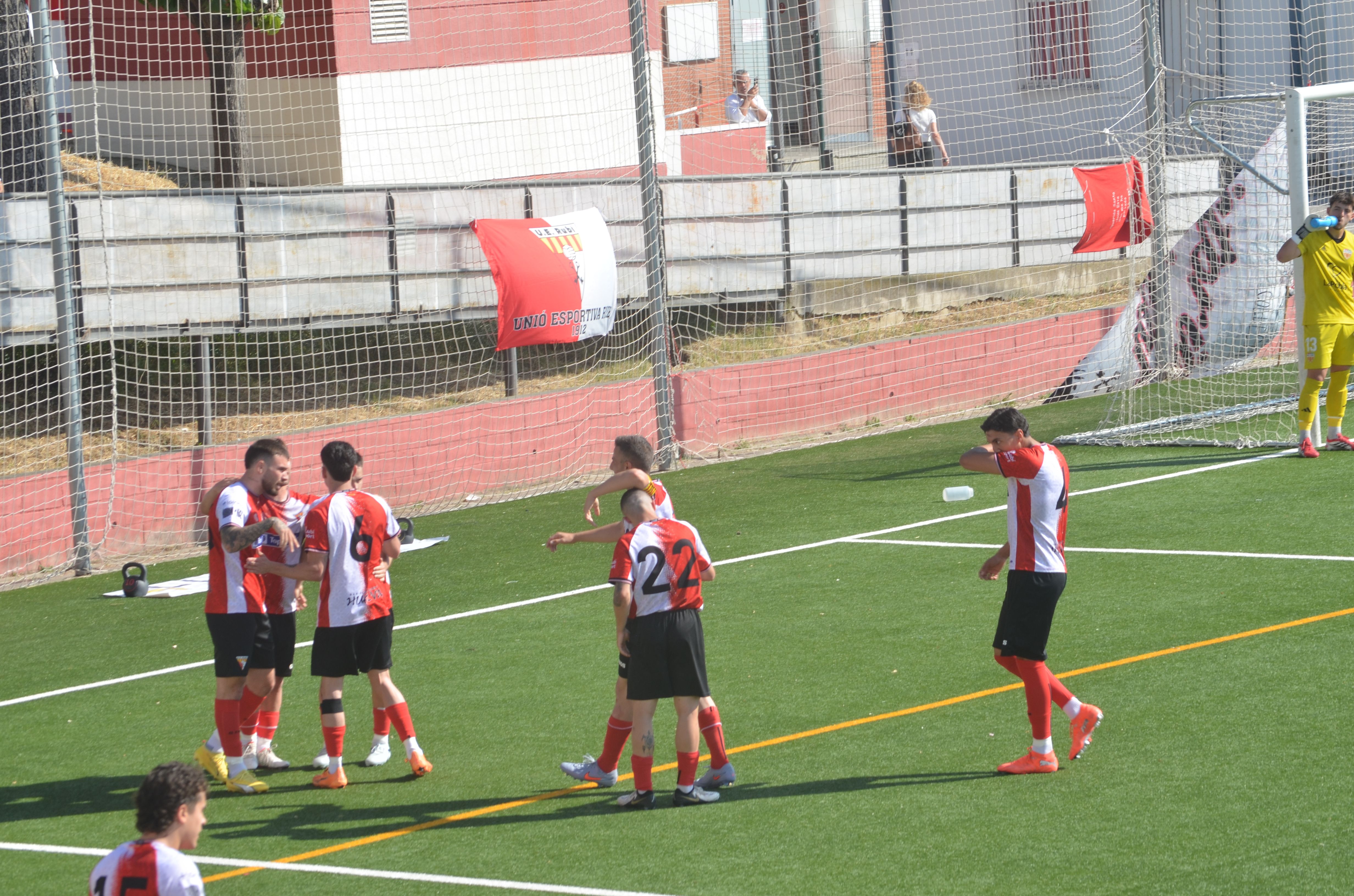Promoció d'ascens a Tercera RFEF de la UE Rubí davant la Pobla de Mafumet FOTO: Lara López