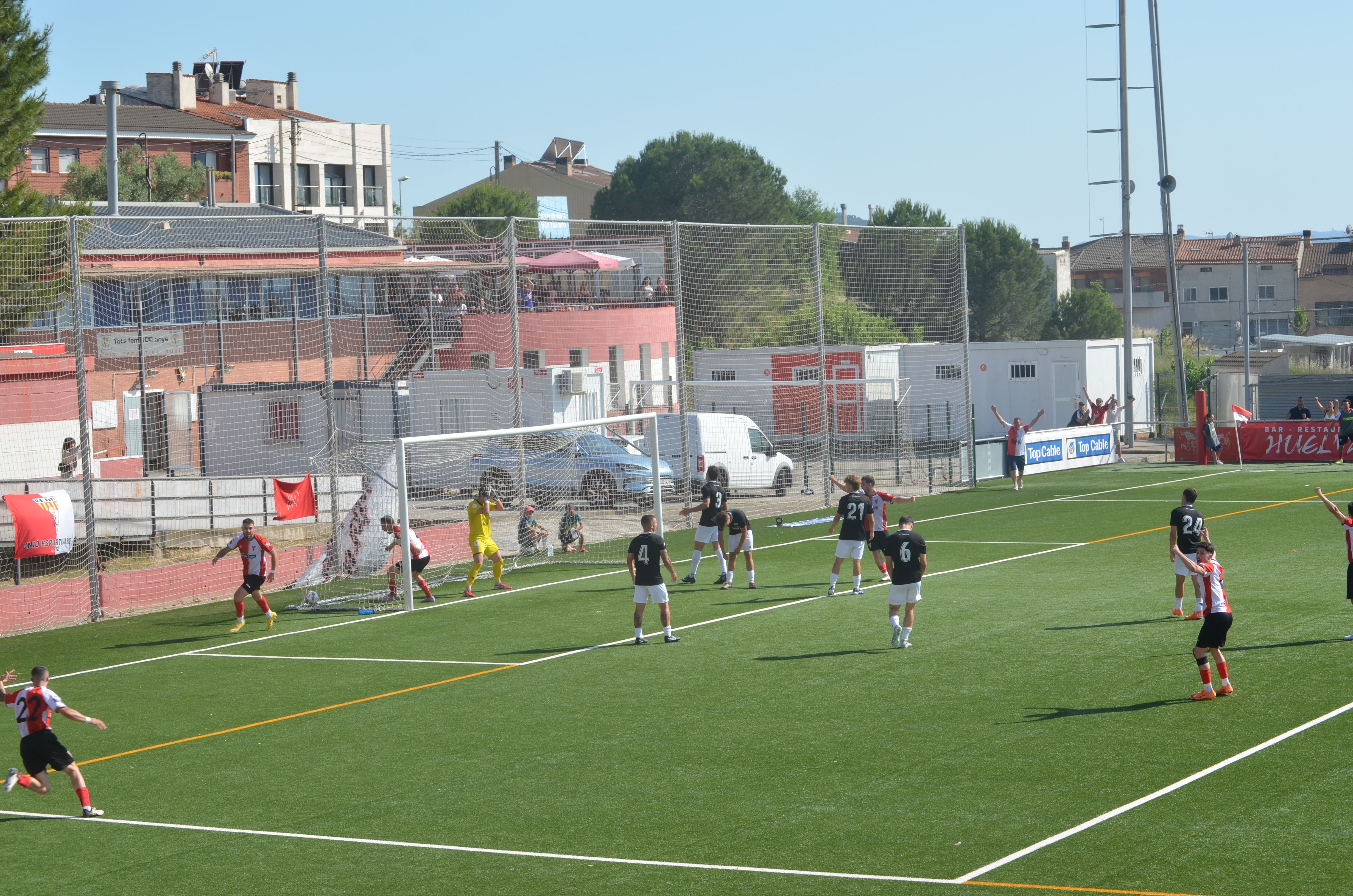 Promoció d'ascens a Tercera RFEF de la UE Rubí davant la Pobla de Mafumet FOTO: Lara López