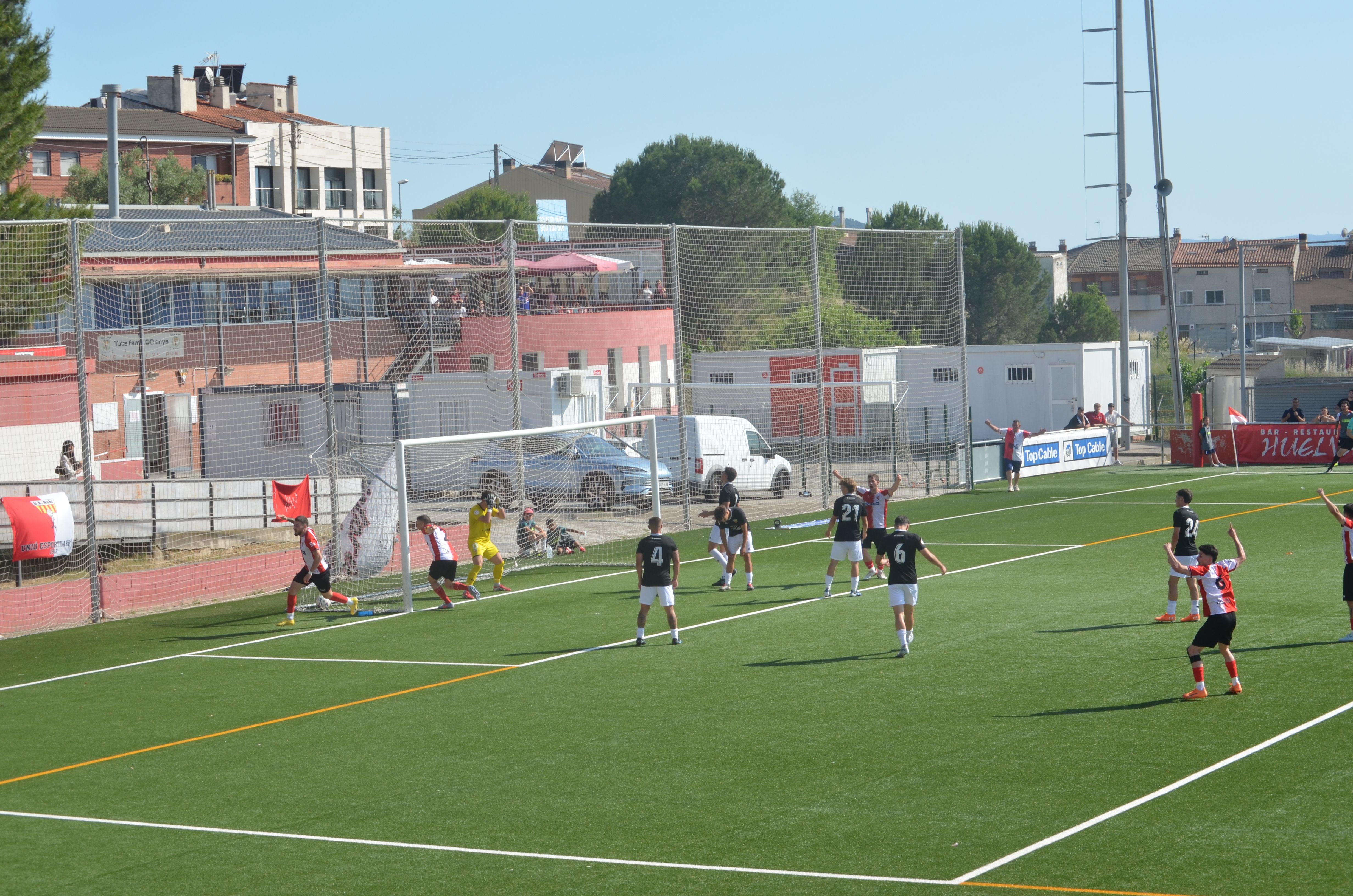 Promoció d'ascens a Tercera RFEF de la UE Rubí davant la Pobla de Mafumet FOTO: Lara López