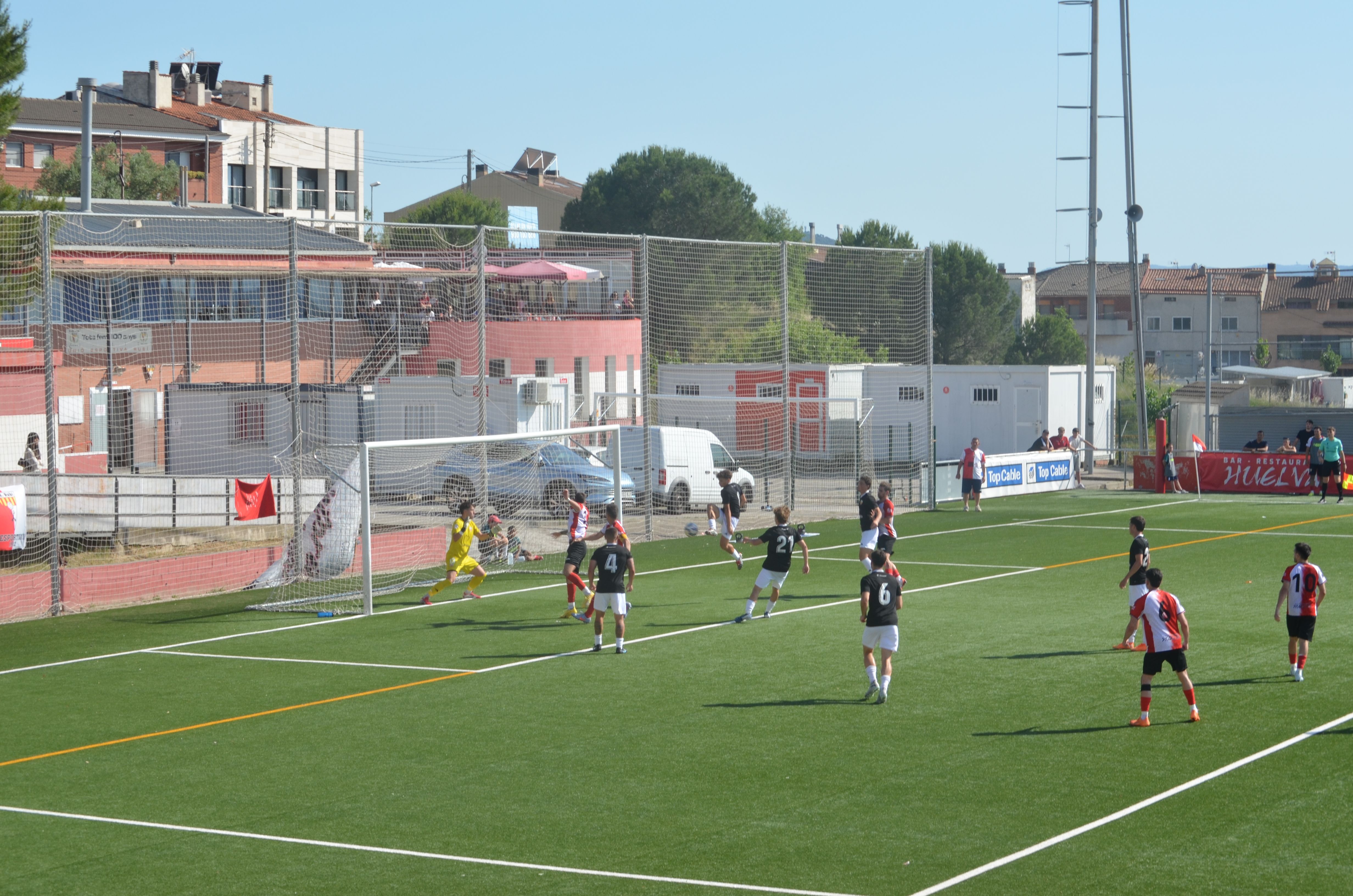 Promoció d'ascens a Tercera RFEF de la UE Rubí davant la Pobla de Mafumet FOTO: Lara López