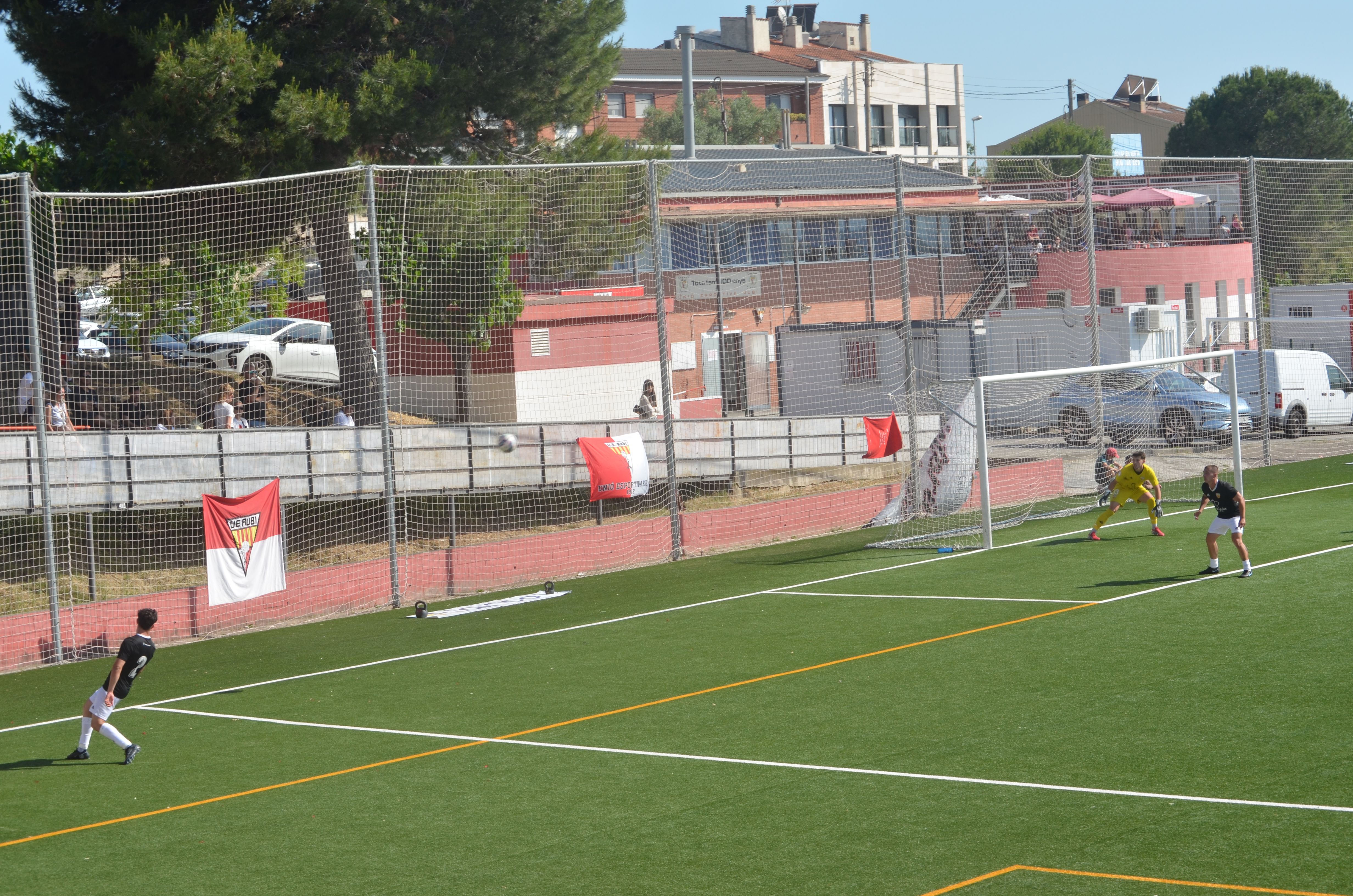 Promoció d'ascens a Tercera RFEF de la UE Rubí davant la Pobla de Mafumet FOTO: Lara López