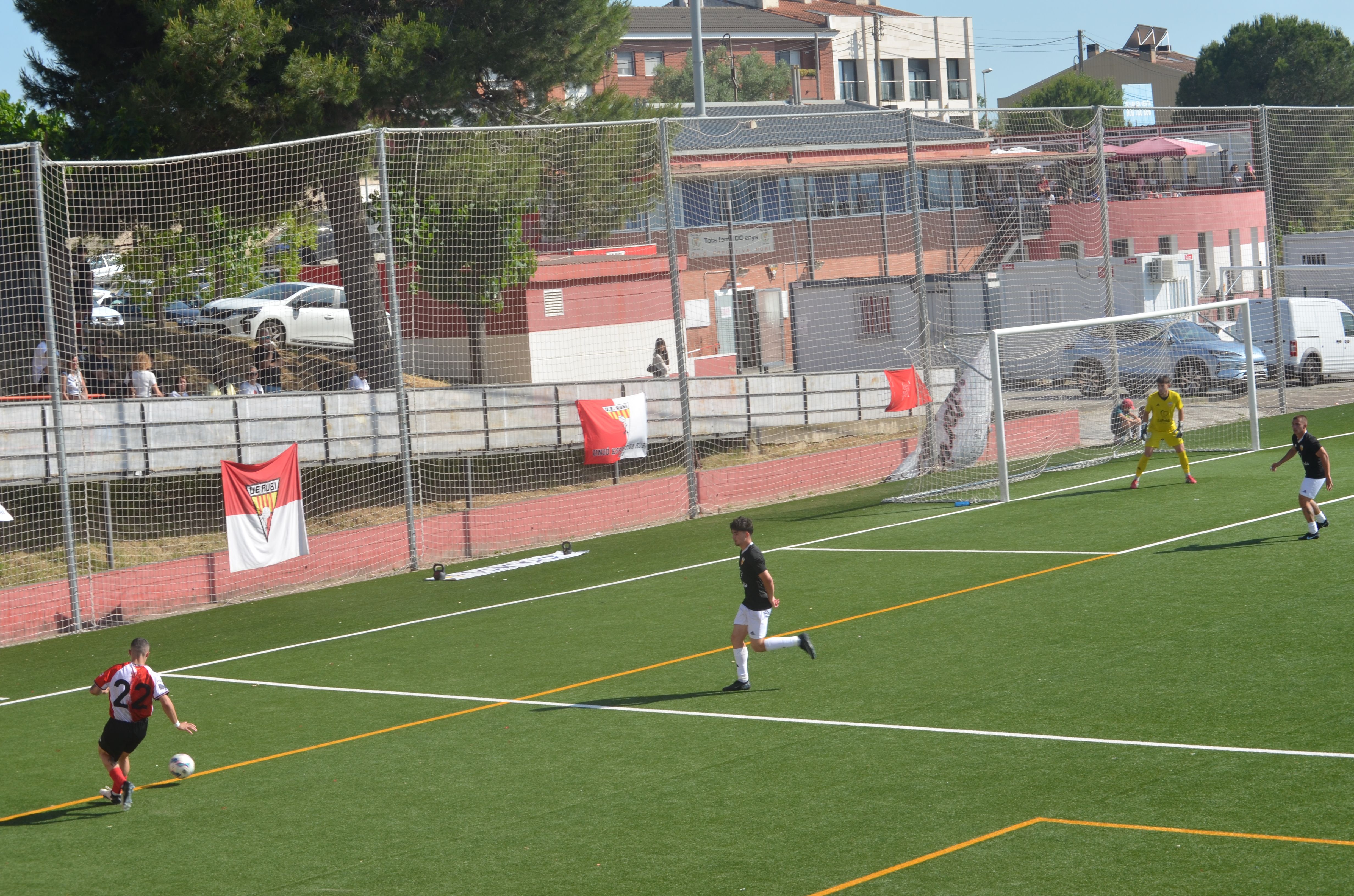 Promoció d'ascens a Tercera RFEF de la UE Rubí davant la Pobla de Mafumet FOTO: Lara López