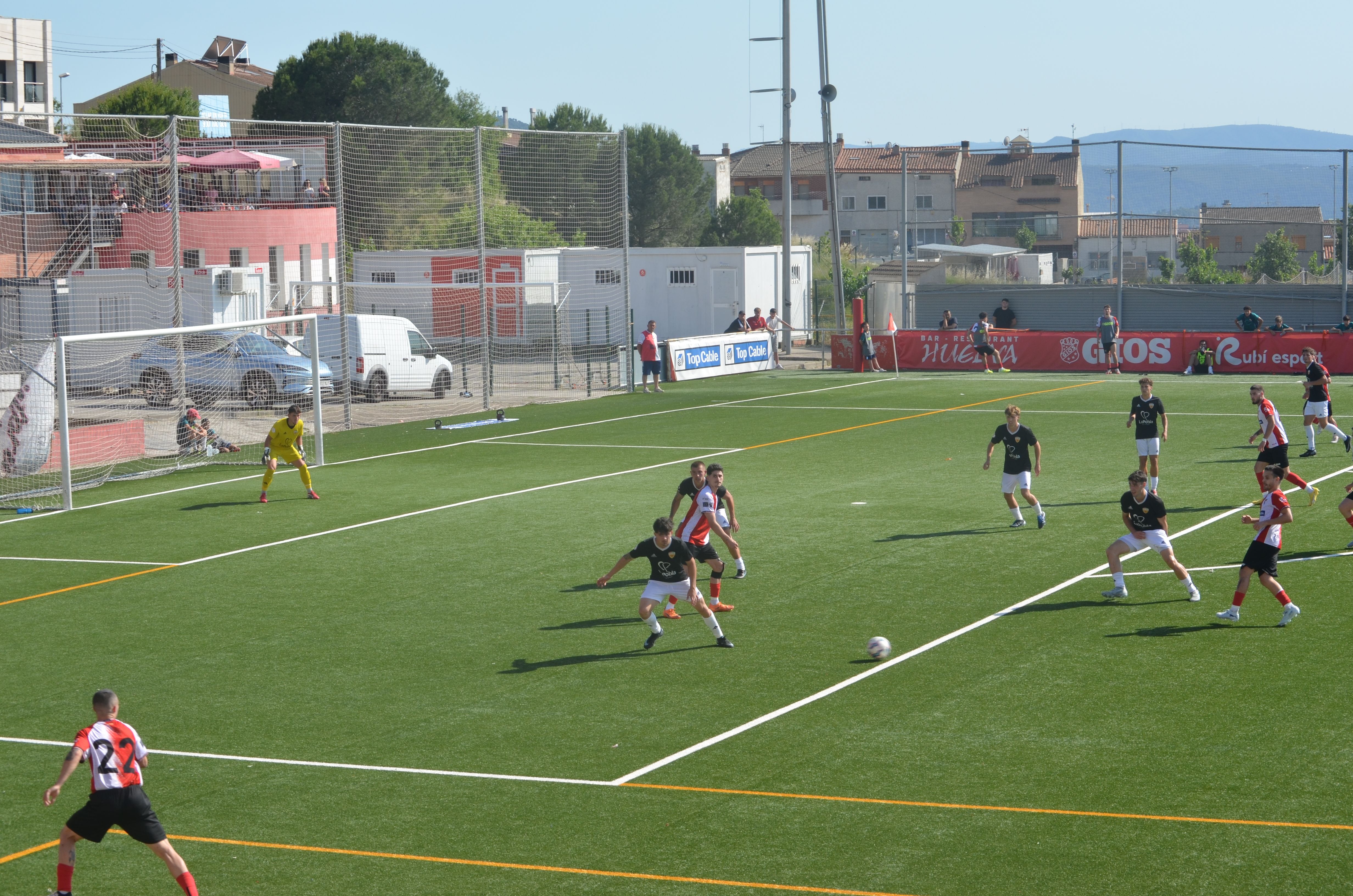 Promoció d'ascens a Tercera RFEF de la UE Rubí davant la Pobla de Mafumet FOTO: Lara López