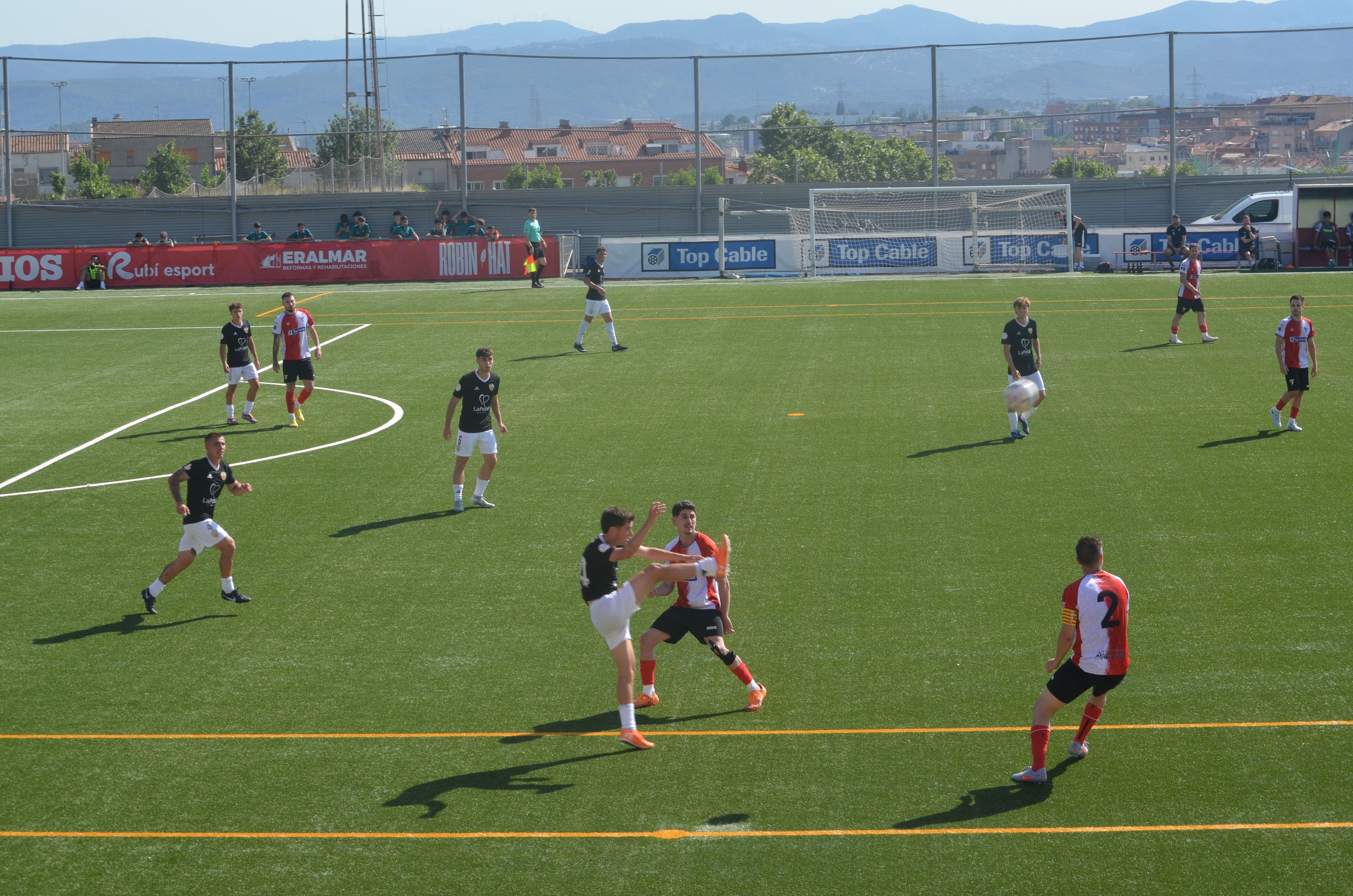 Promoció d'ascens a Tercera RFEF de la UE Rubí davant la Pobla de Mafumet FOTO: Lara López