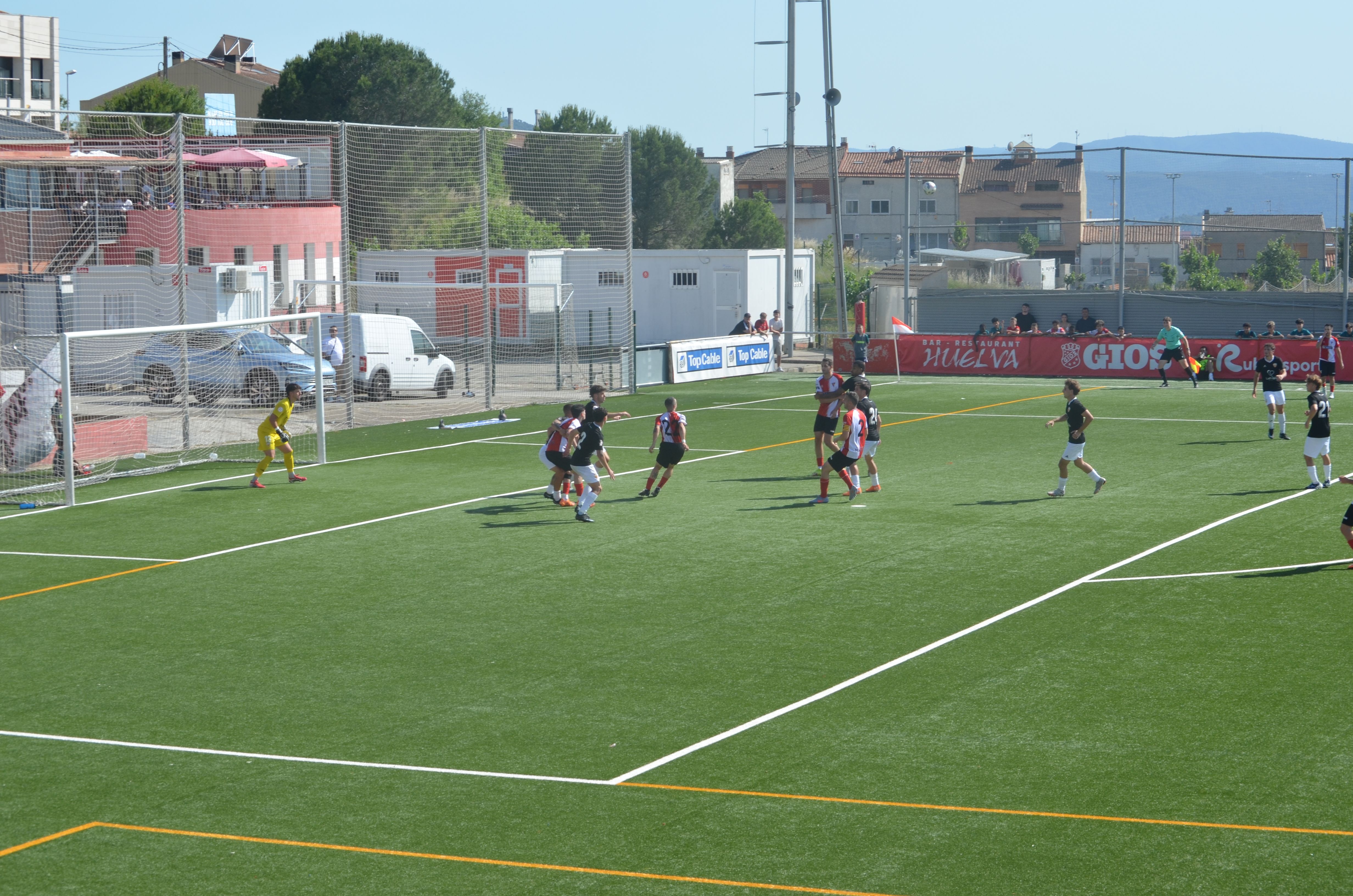 Promoció d'ascens a Tercera RFEF de la UE Rubí davant la Pobla de Mafumet FOTO: Lara López