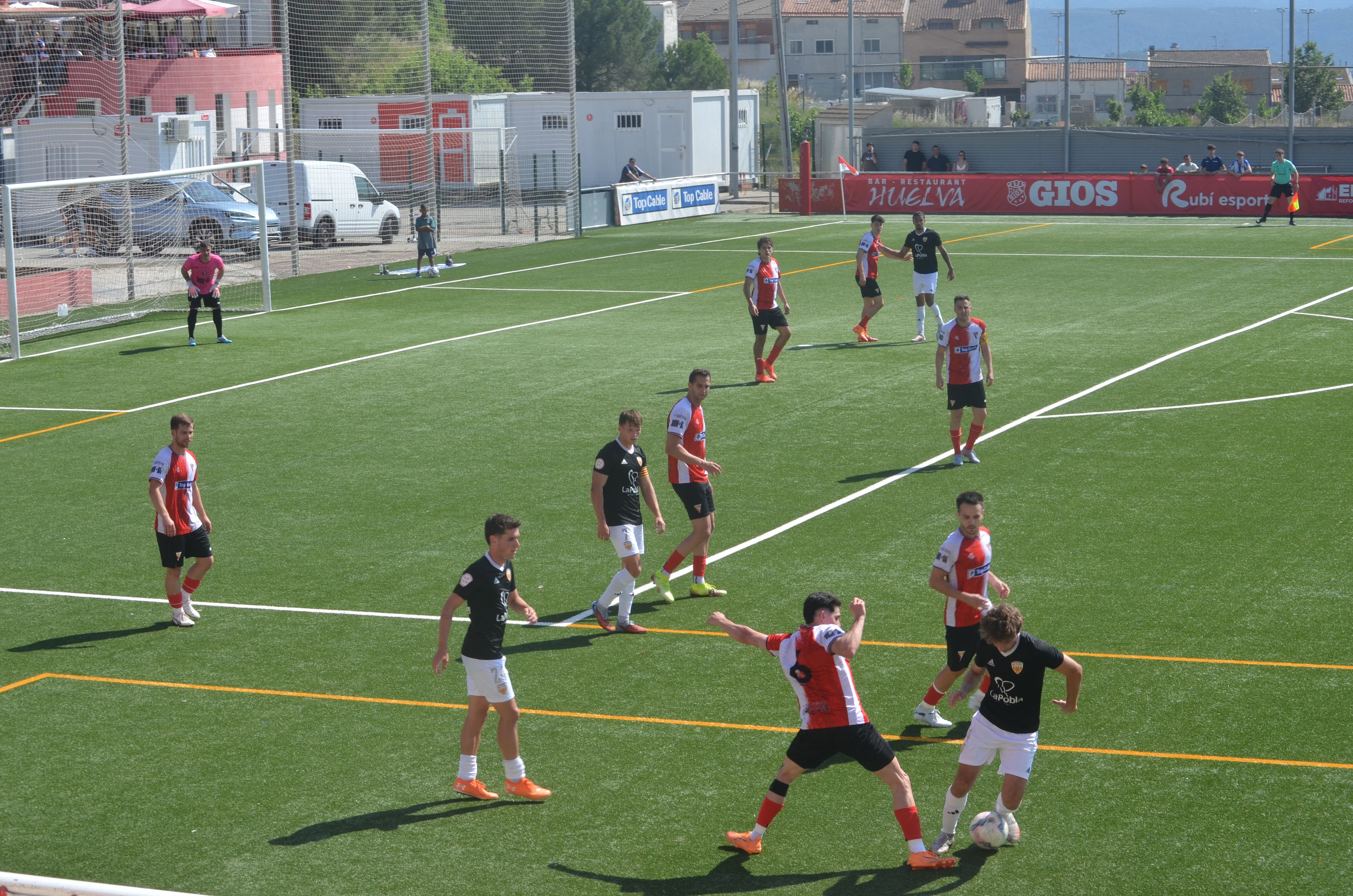 Promoció d'ascens a Tercera RFEF de la UE Rubí davant la Pobla de Mafumet FOTO: Lara López
