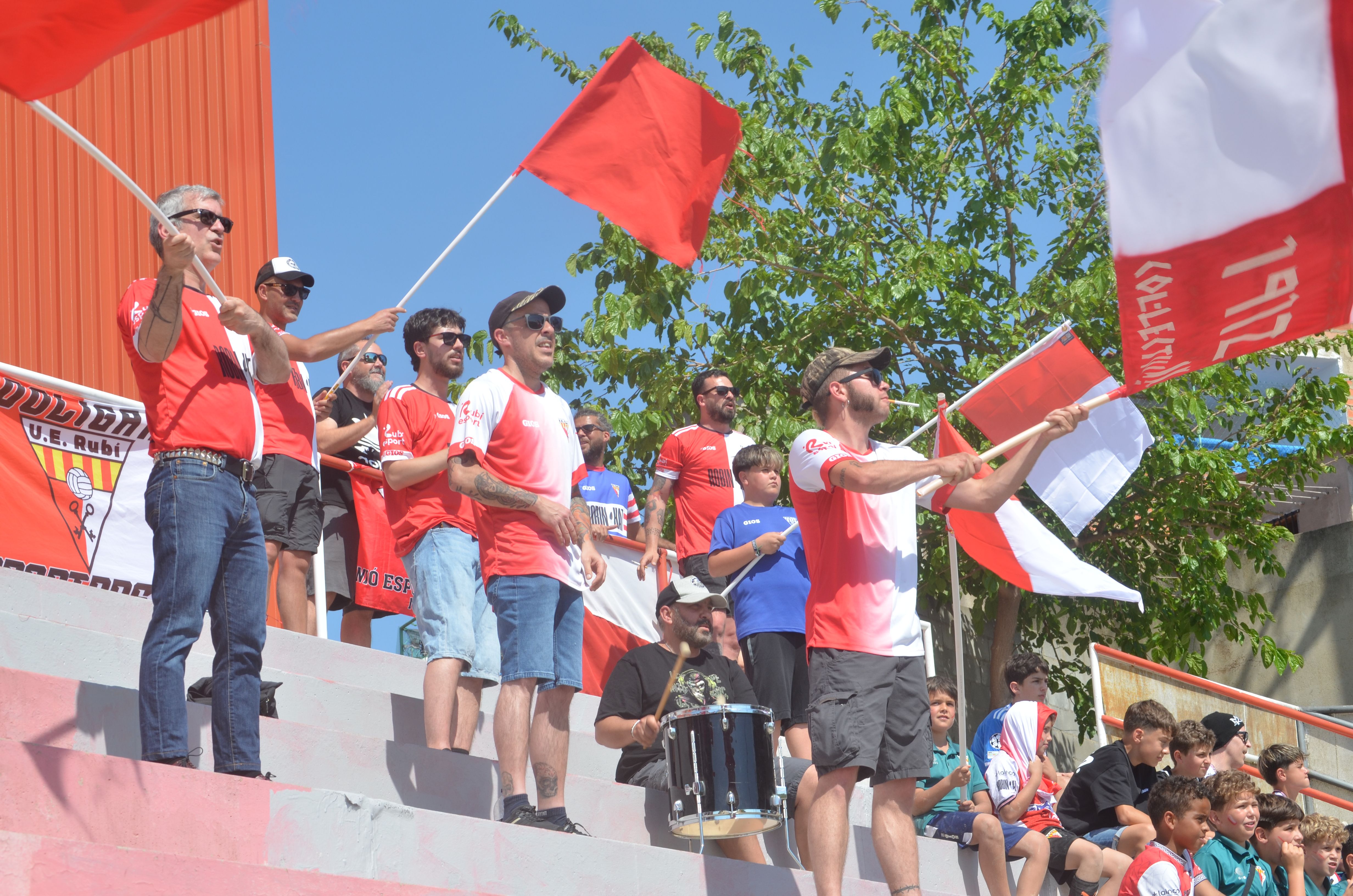 Promoció d'ascens a Tercera RFEF de la UE Rubí davant la Pobla de Mafumet FOTO: Lara López