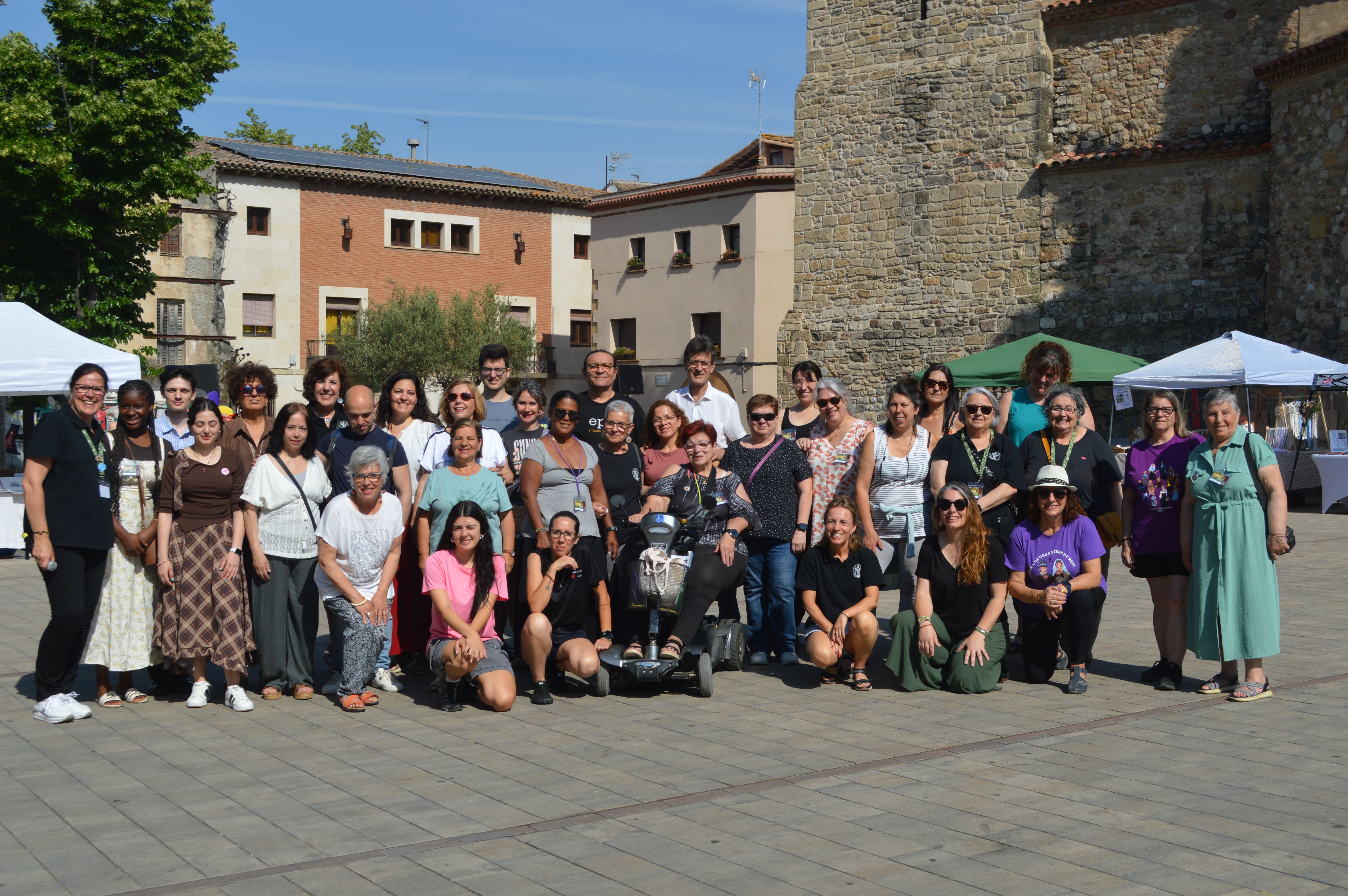 Foto de família de l'Associació Sant Galderic per la Fira de Primavera FOTO: Lara López