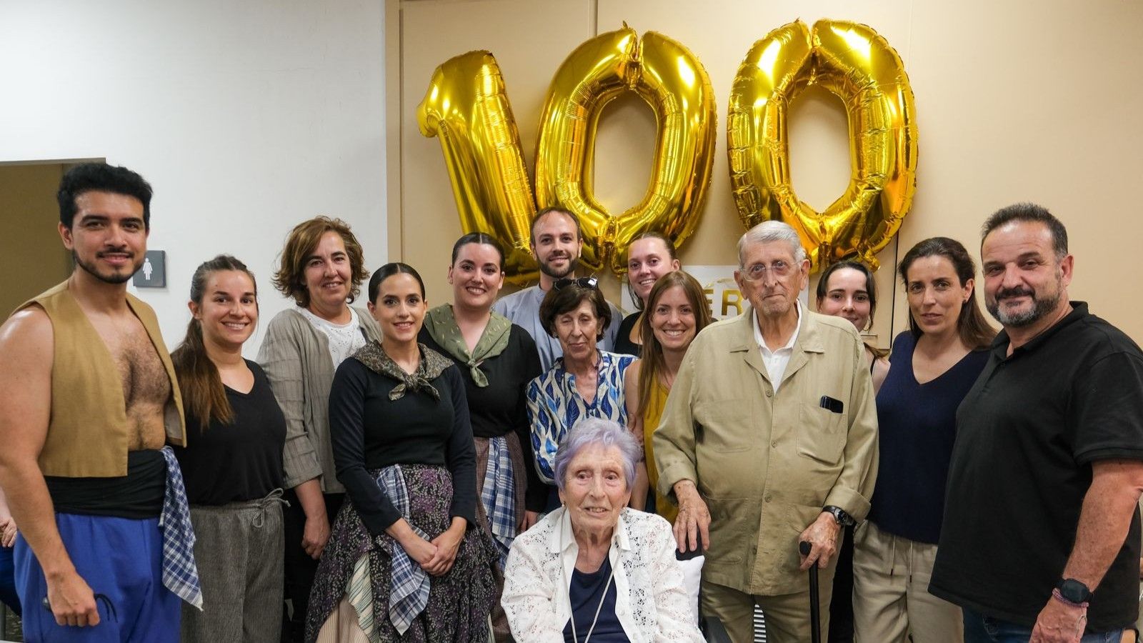 Núria Oller rep la Medalla Centenària de la Generalitat al Casal Cívic FOTO: Cedida