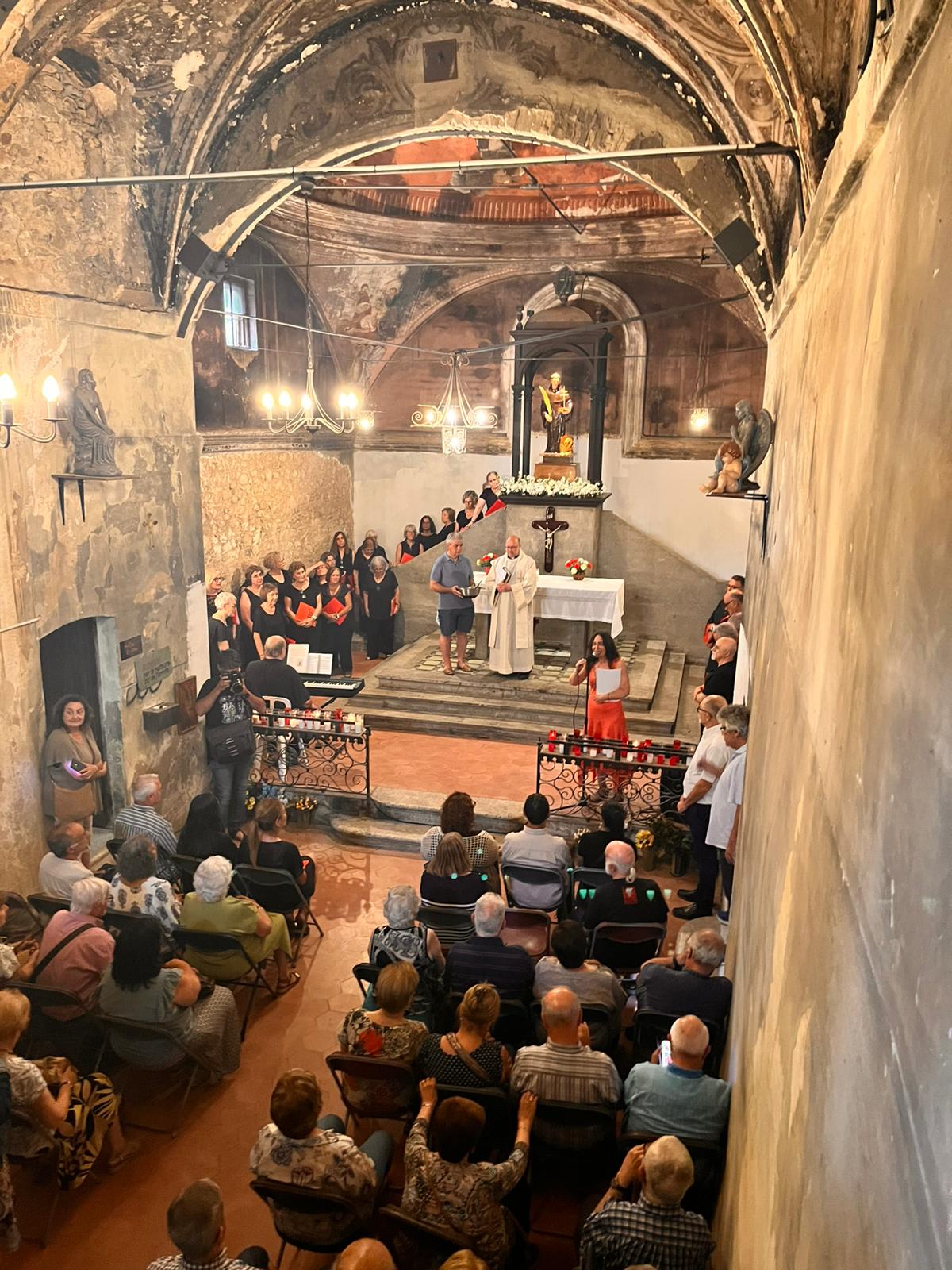 L'ermita, plena de gom a gom per rebre la rèplica de la imatge de Sant Muç FOTO: CER-GCMR
