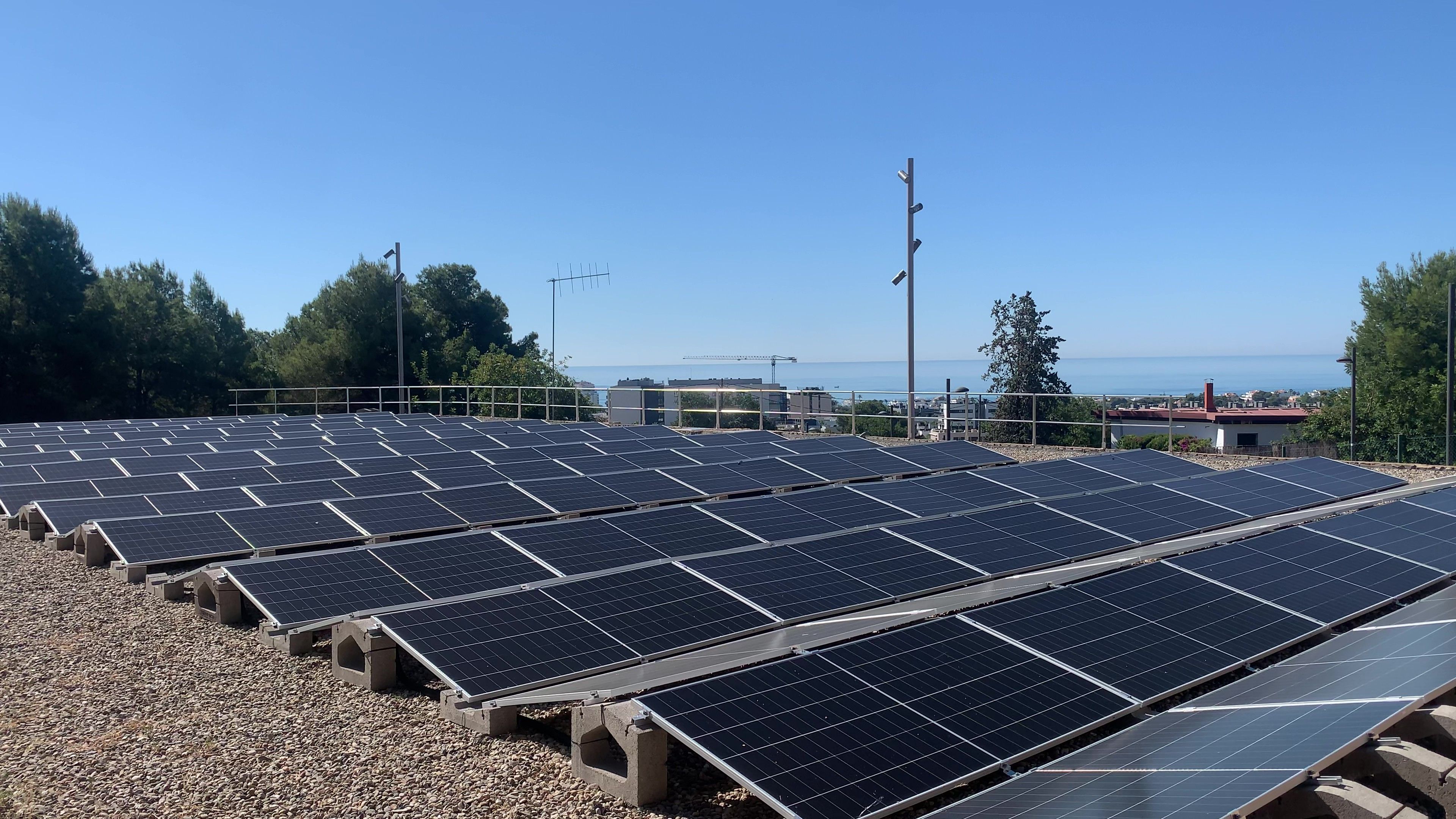 Instal·lació fotovoltaica al dipòsit Adela de Sitges. FOTO: Cedida