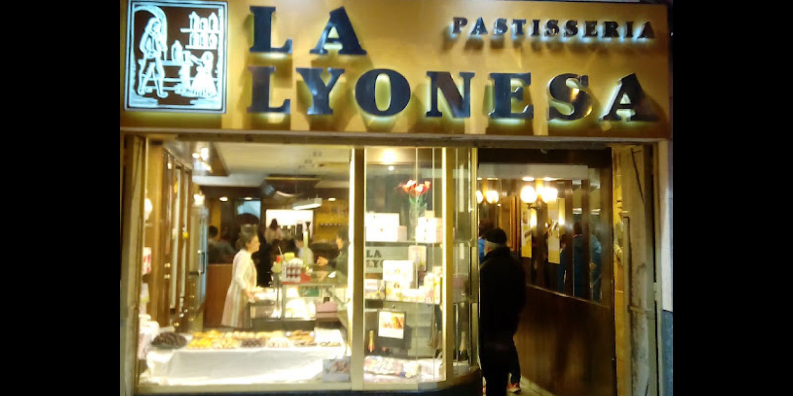Façana de la pastisseria de Rubí, La Lyonesa. FOTO: Cedida