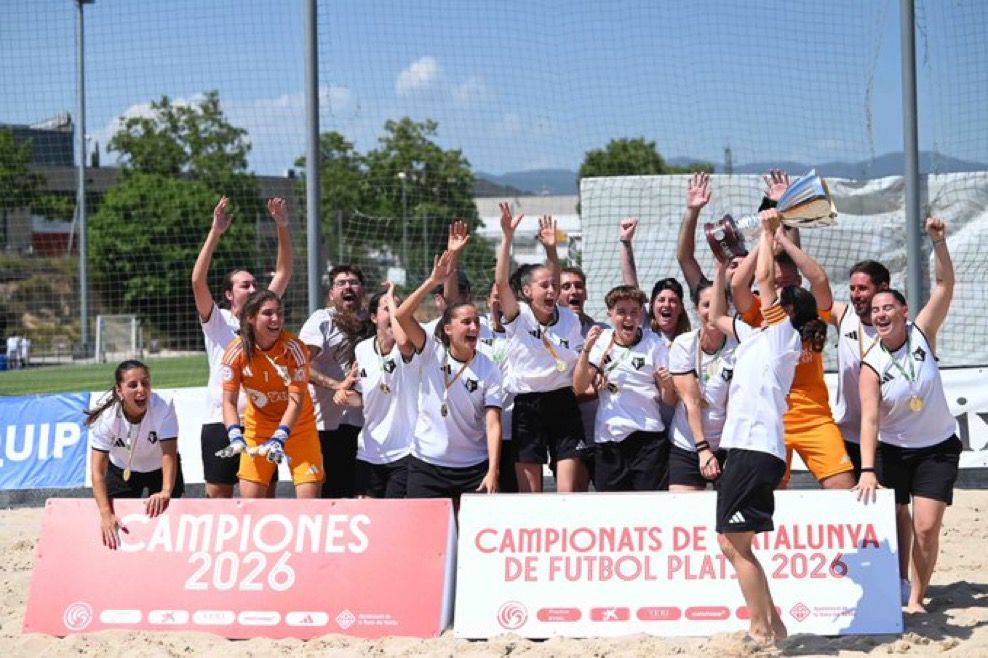 Les noies del Black Wolf Rubí celebren el campionat de Catalunya FOTO: Cedida