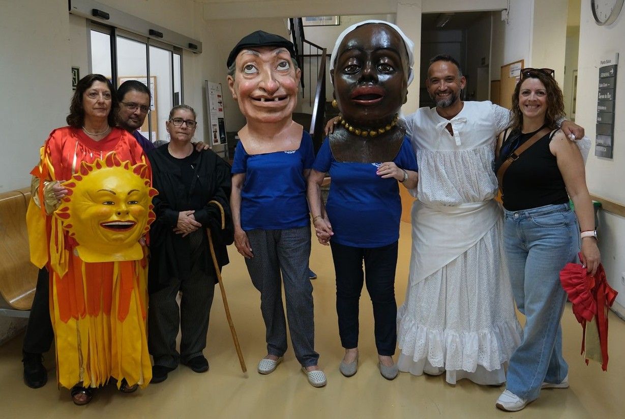 Visita dels capgrossos de la Colla de Geganters de Rubí pel Dia del Soci de l'AGGR FOTO: Cedida