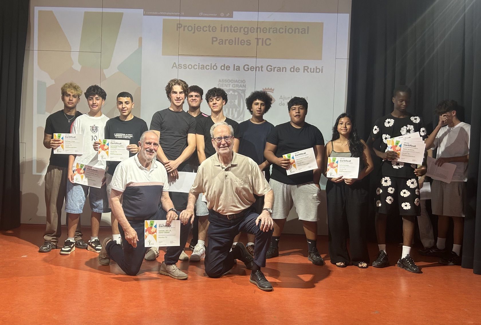 L'INS Torrent dels Alous reconeix la tasca de l'Associació de la Gent Gran FOTO: Cedida