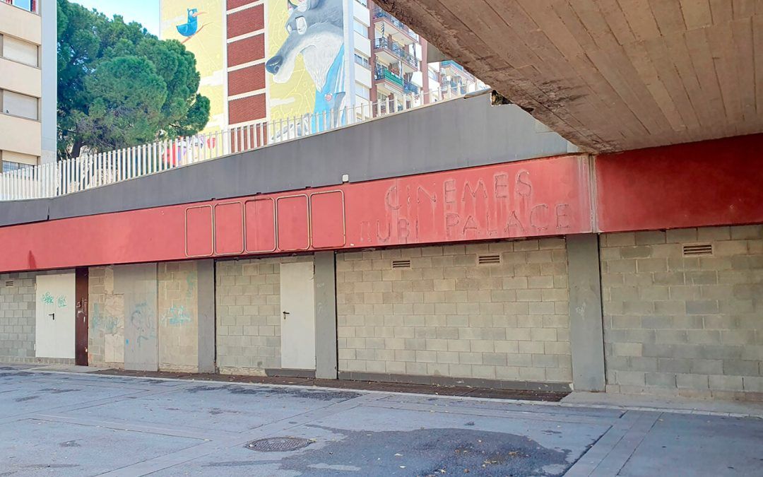 Els Antics Cinemes, al barri de Les Torres, tancats des de fa dues dècades FOTO: Diari de Rubí