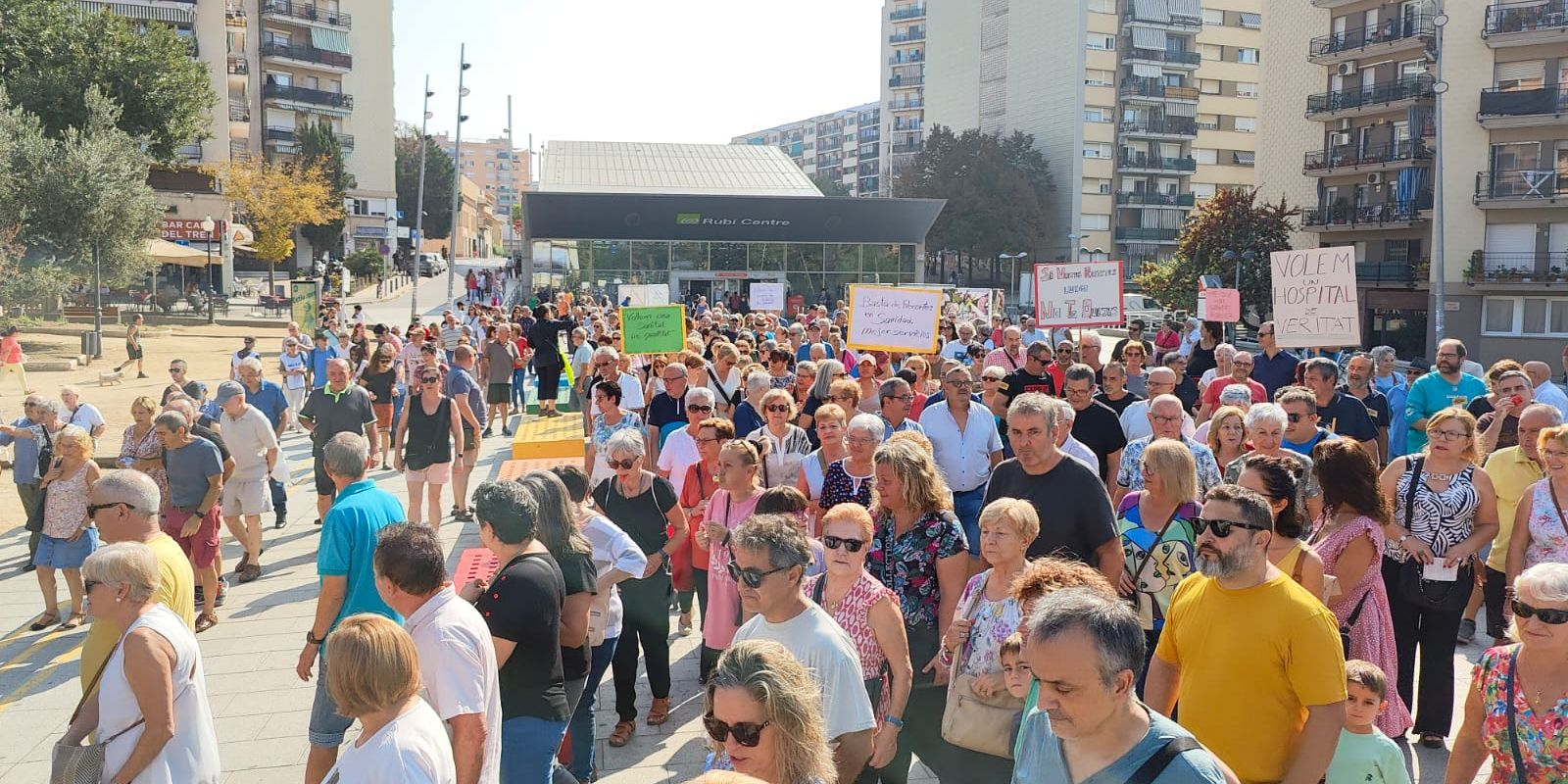 Manifestació en defensa de la sanitat pública a Rubí. FOTO: En Comú Podem Rubí 