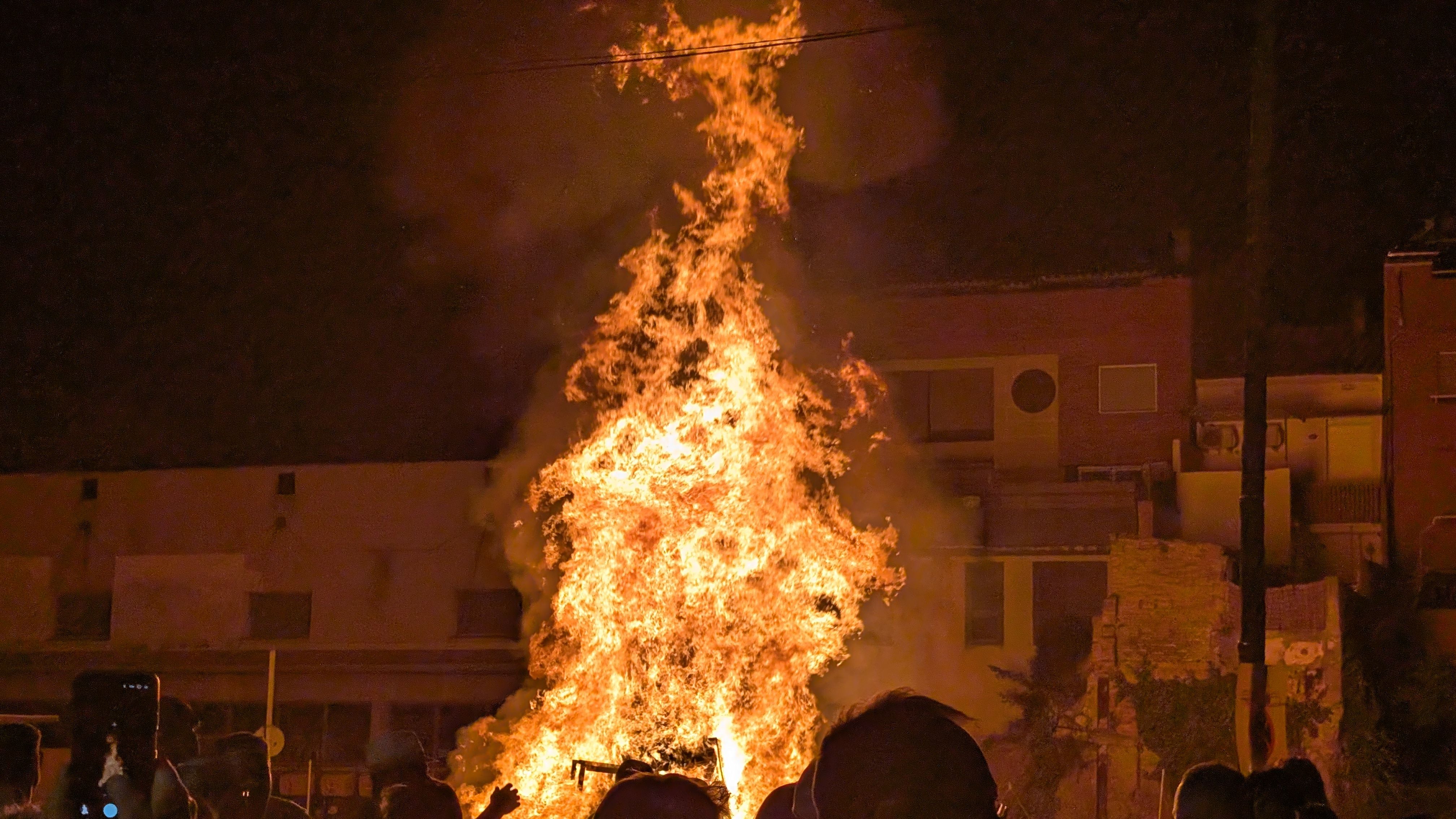 Els Diables de Rubí han portat la Flama del Canigó per encendre la foguera de Sant Joan FOTO: Marta Casas