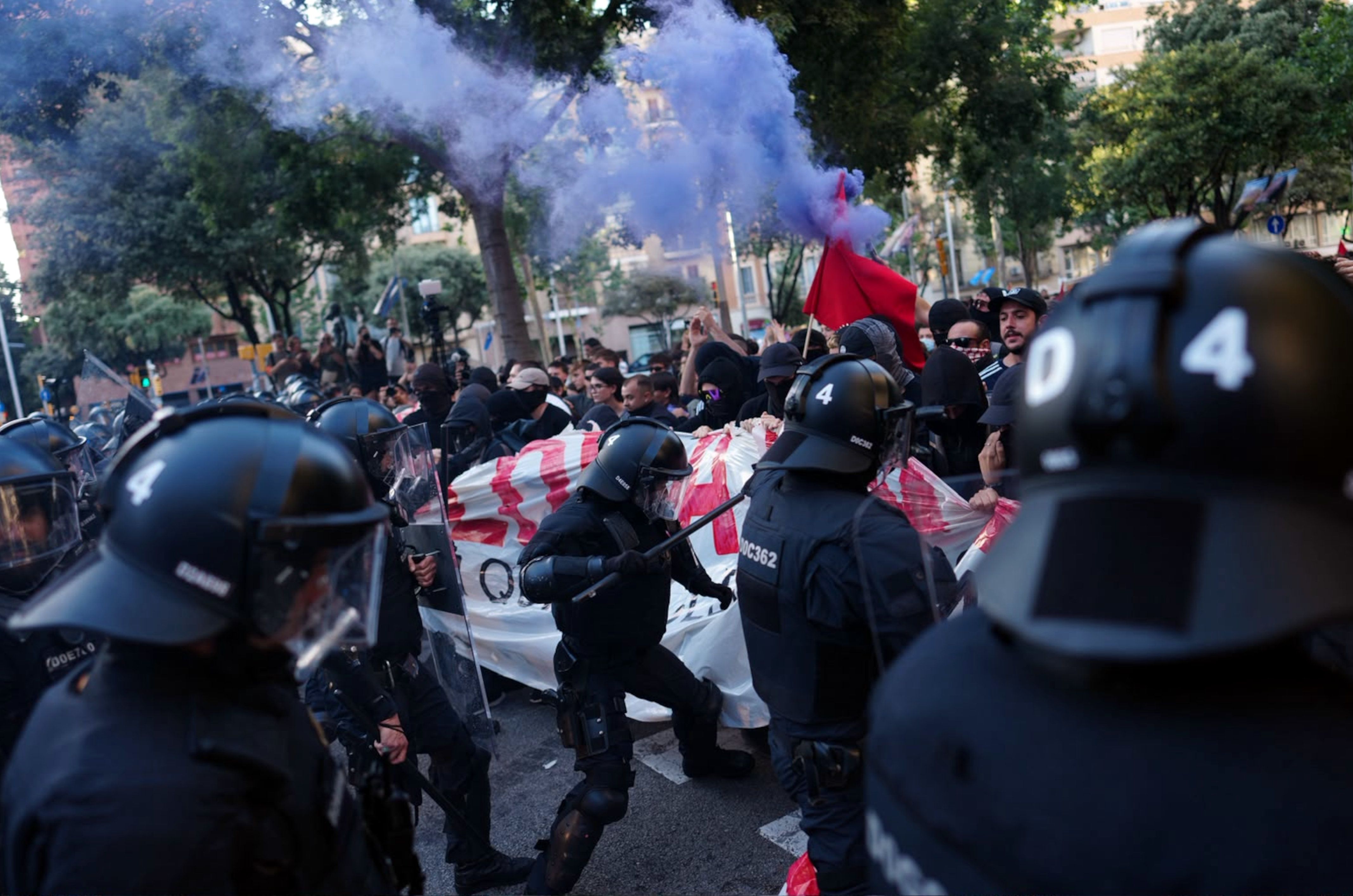 Càrregues policials contra els antifeixistes a Barcelona FOTO: ACN/Joan Mateu Pera