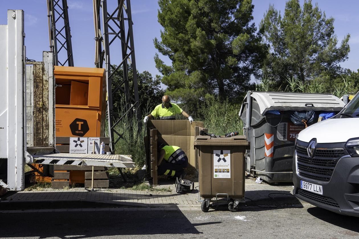 Rubí renova els contenidors d’orgànica de les urbanitzacions per ampliar la capacitat de recollida. FOTO:  Ajuntament de Rubí – Localpres