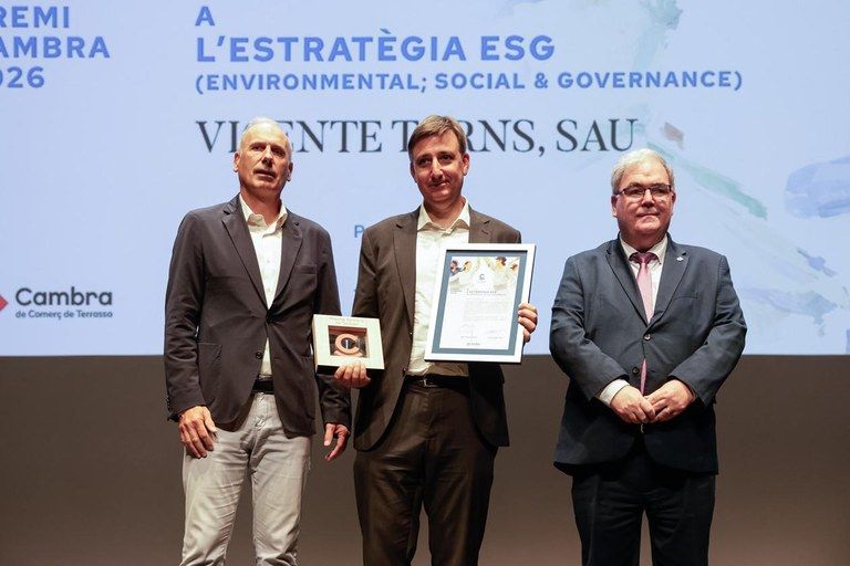 Vicenç Torns recollint el guardó. FOTO: Ajuntament de Rubí - Localpres