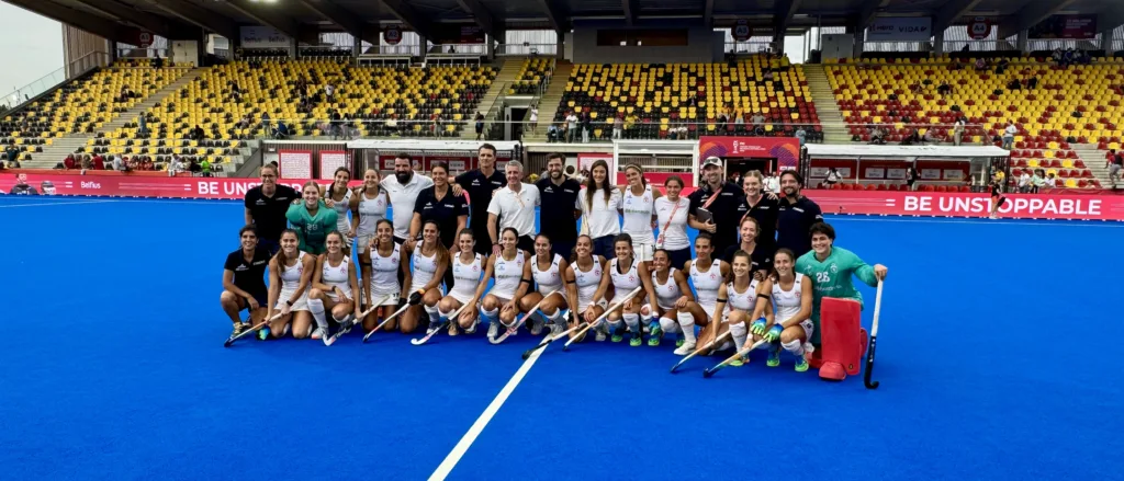 La selecció espanyola d'hoquei herba femení, amb Xantal Giné, acaba en la 7a posició en el Mundial. FOTO: RFEH