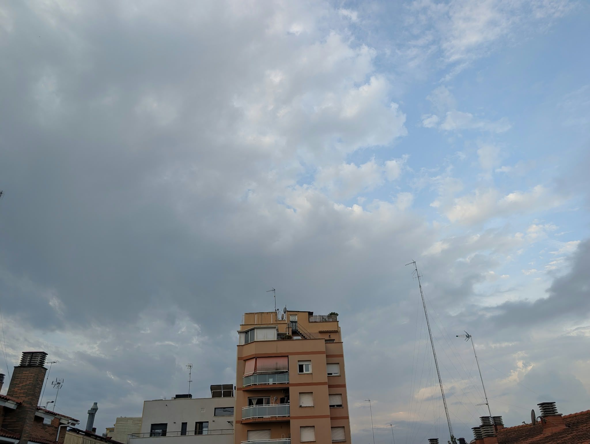 La gran tempesta anunciada passa, de moment, de llarg de Rubí. FOTO: Redacció TOT Rubí