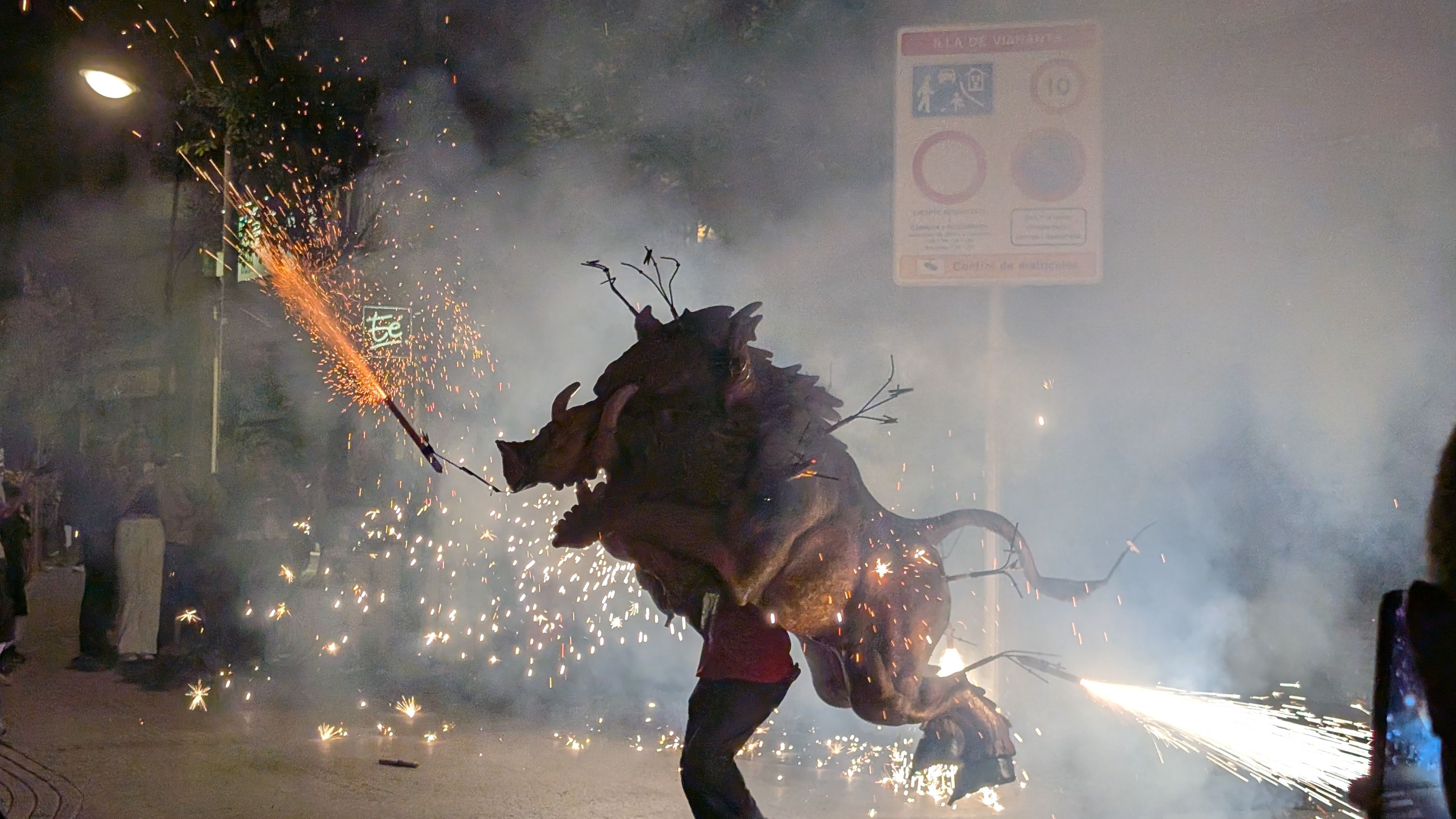 L'Astanyenca, la bèstia de foc de la Colla de Diables de Rubí FOTO: Marta Casas