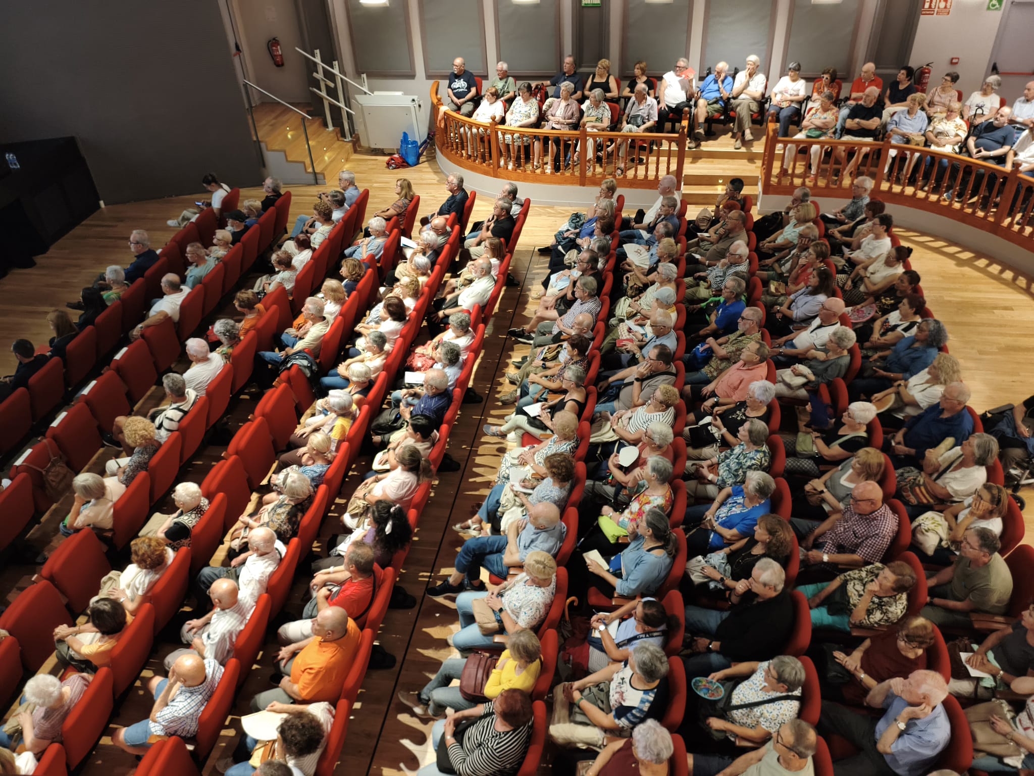 El Casino s'ha omplert per acollir la conferència del Dia de les Persones Grans FOTO: J.A. Montoya