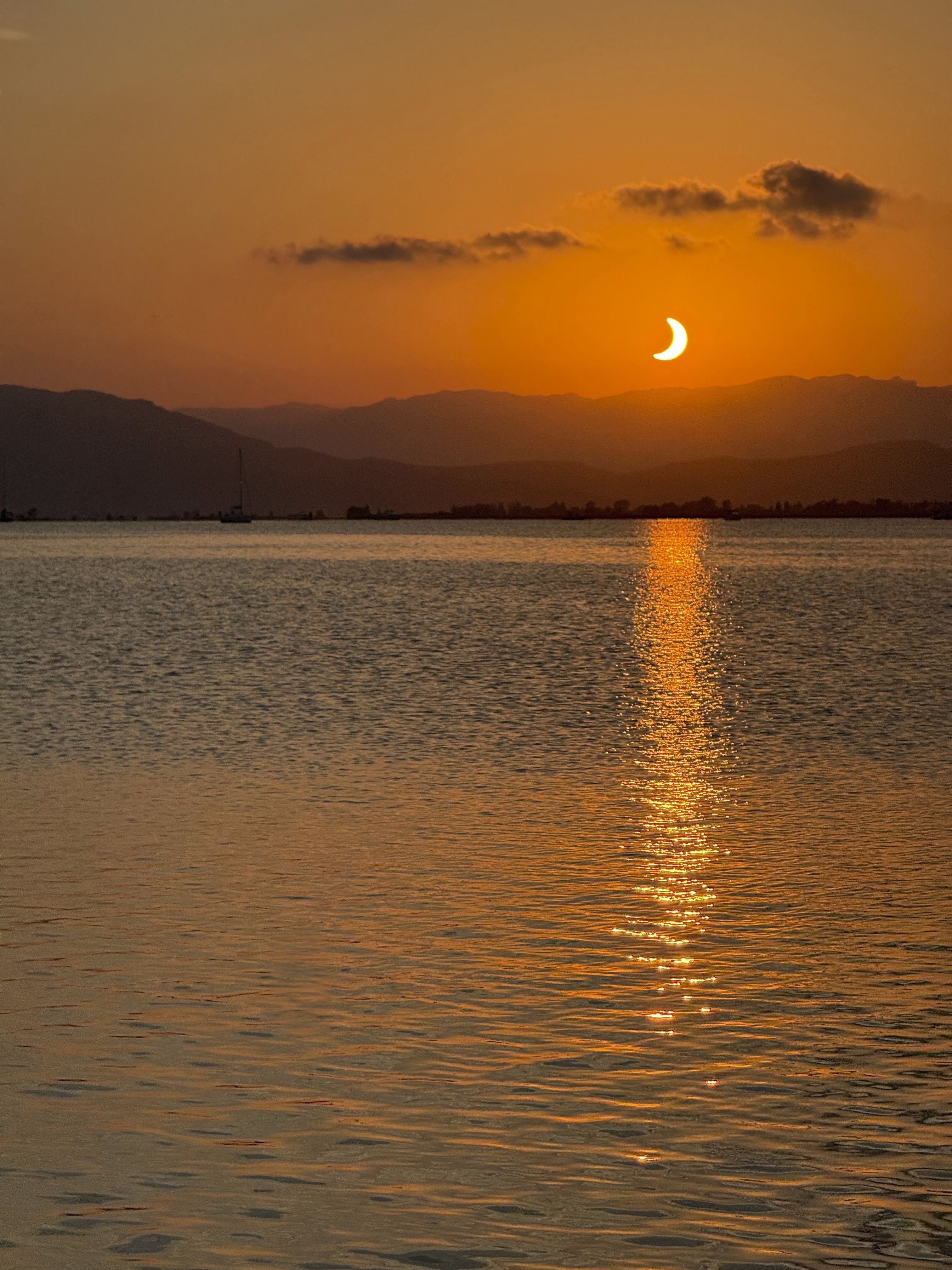 Posta Sol Eclipsat · Delta Ebre (Platja Trabucador) FOTO: Pilar Valero López