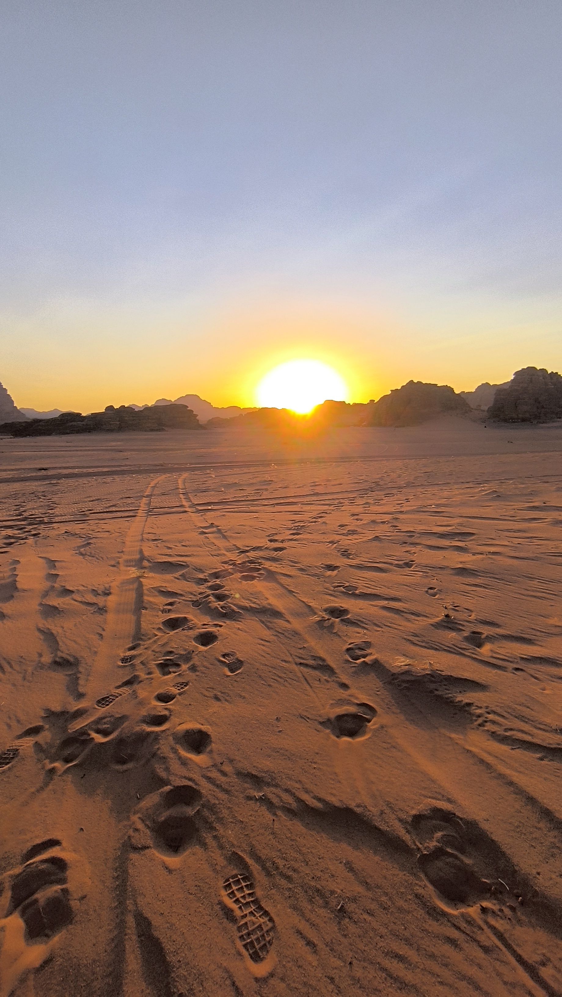 CAPVESPRE A WADI RUM · WADI   RUM   JORDÀNIA FOTO: Maria Àngels Gallisa Soms