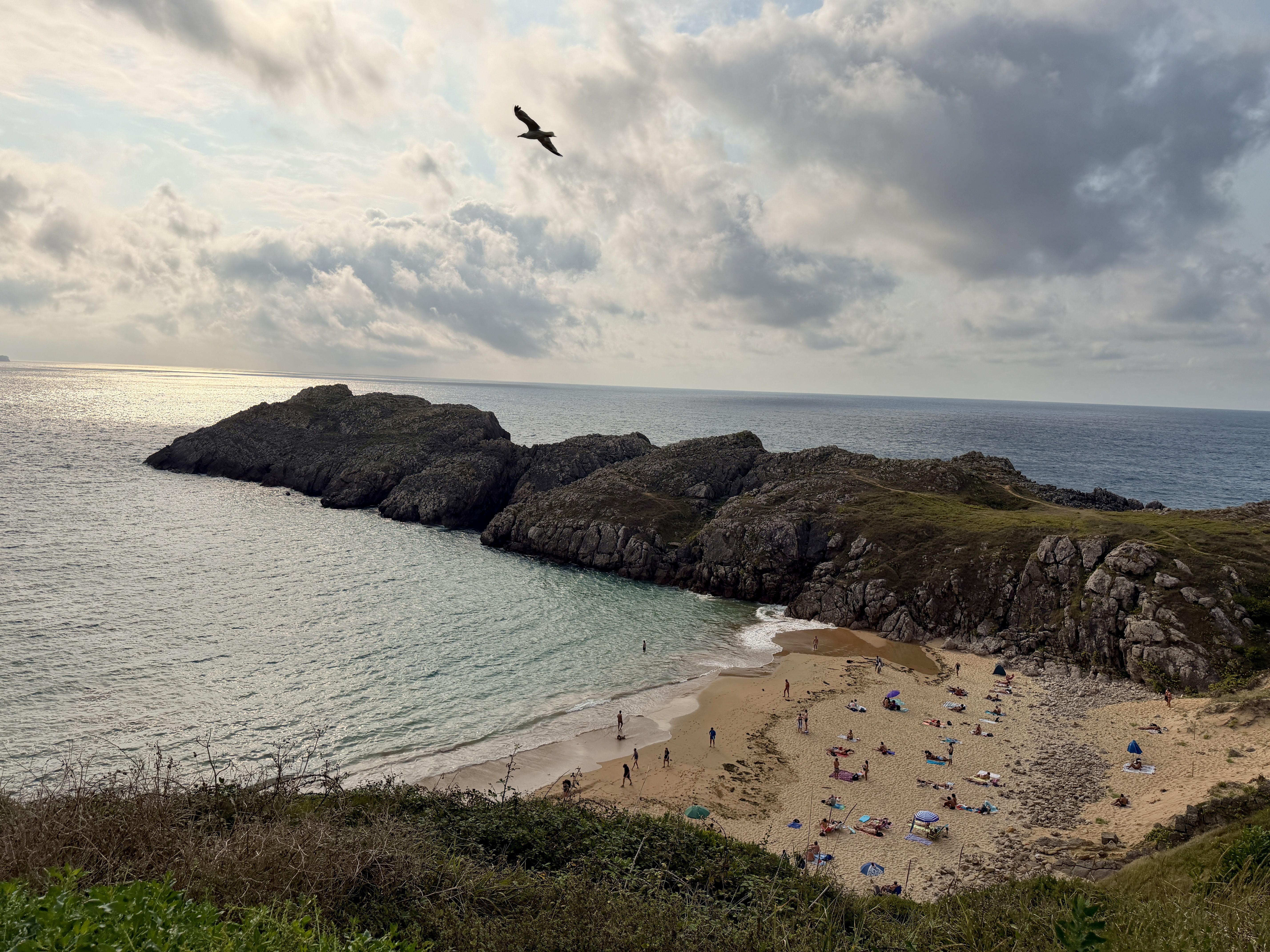 Un racó del Cantàbric · Platja Somocuevas, Pielagos (Cantabria) FOTO: Marta Moreno Moreno
