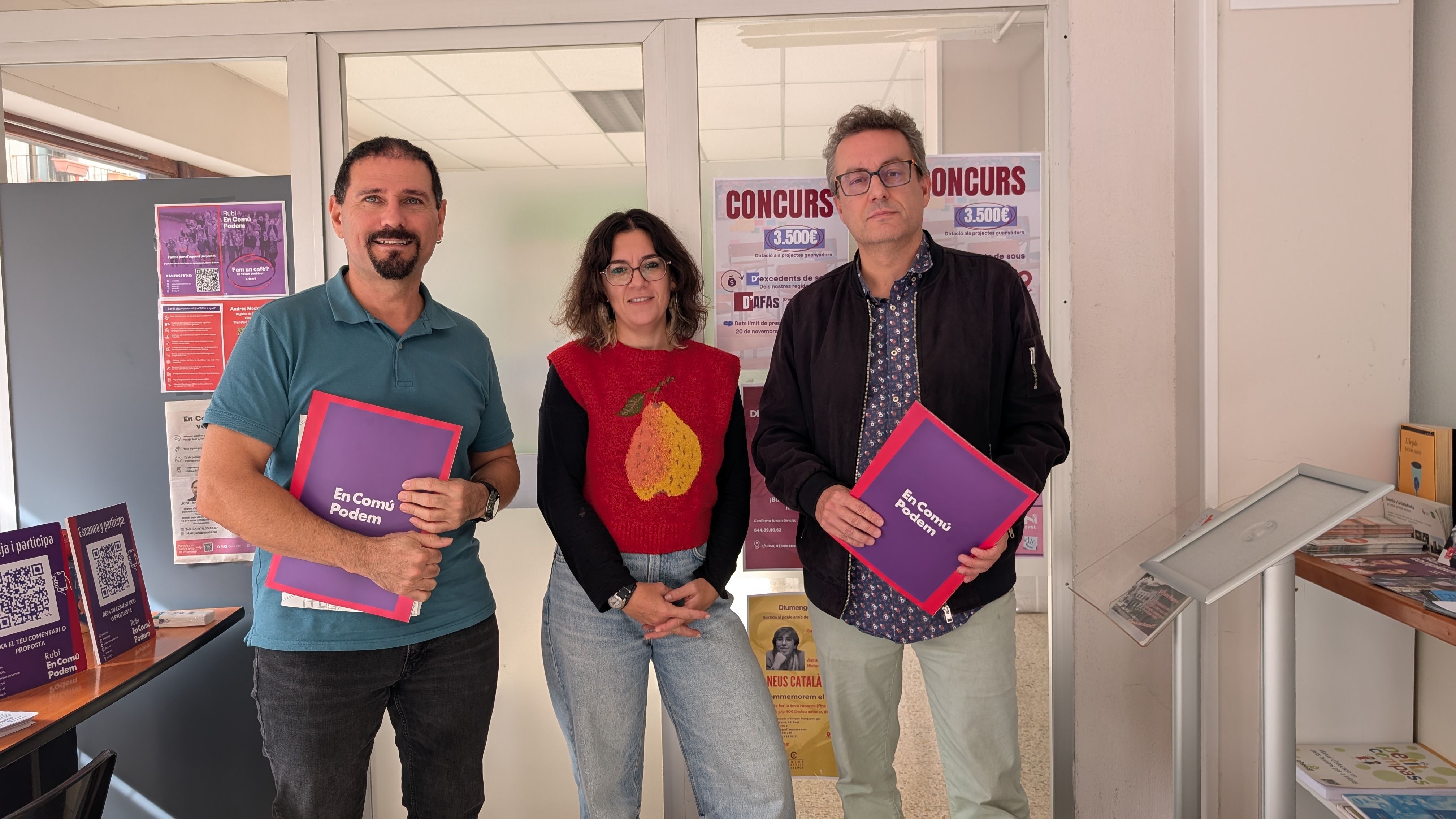 Jordi Arnaiz, Ànnia Garcia i Andrés Medrano presenten les mocions d'ECP al ple d'octubre FOTO: Marta Casas