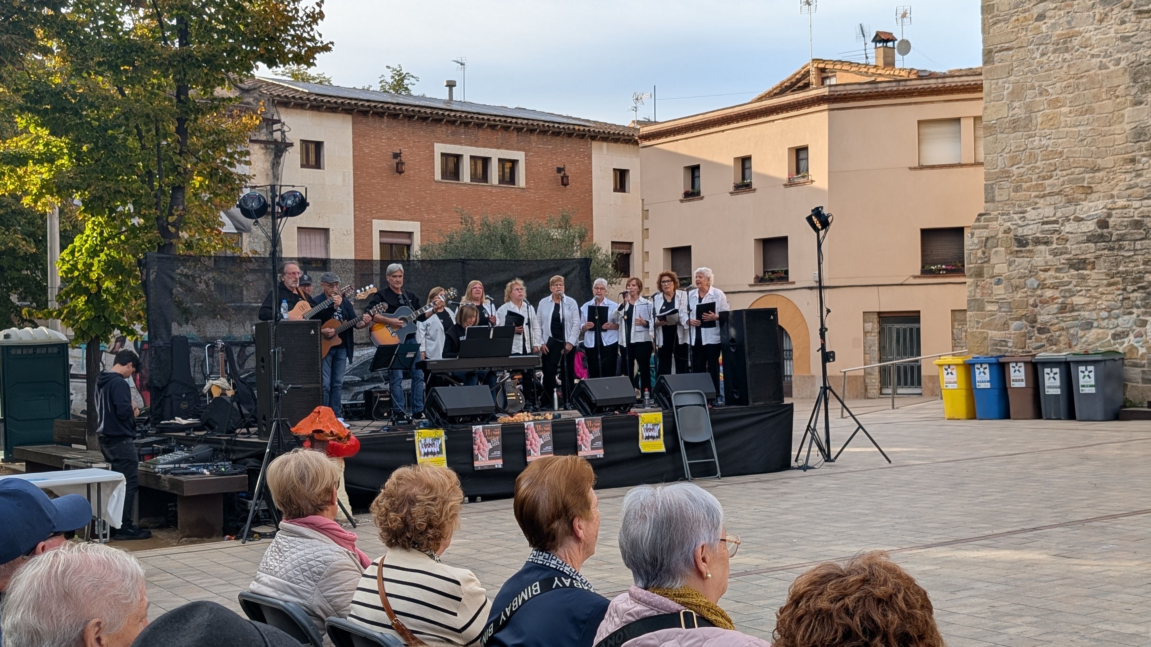 Actuació de la Rondalla de Rubí per la Fira de Sant Galderic FOTO: Marta Casas