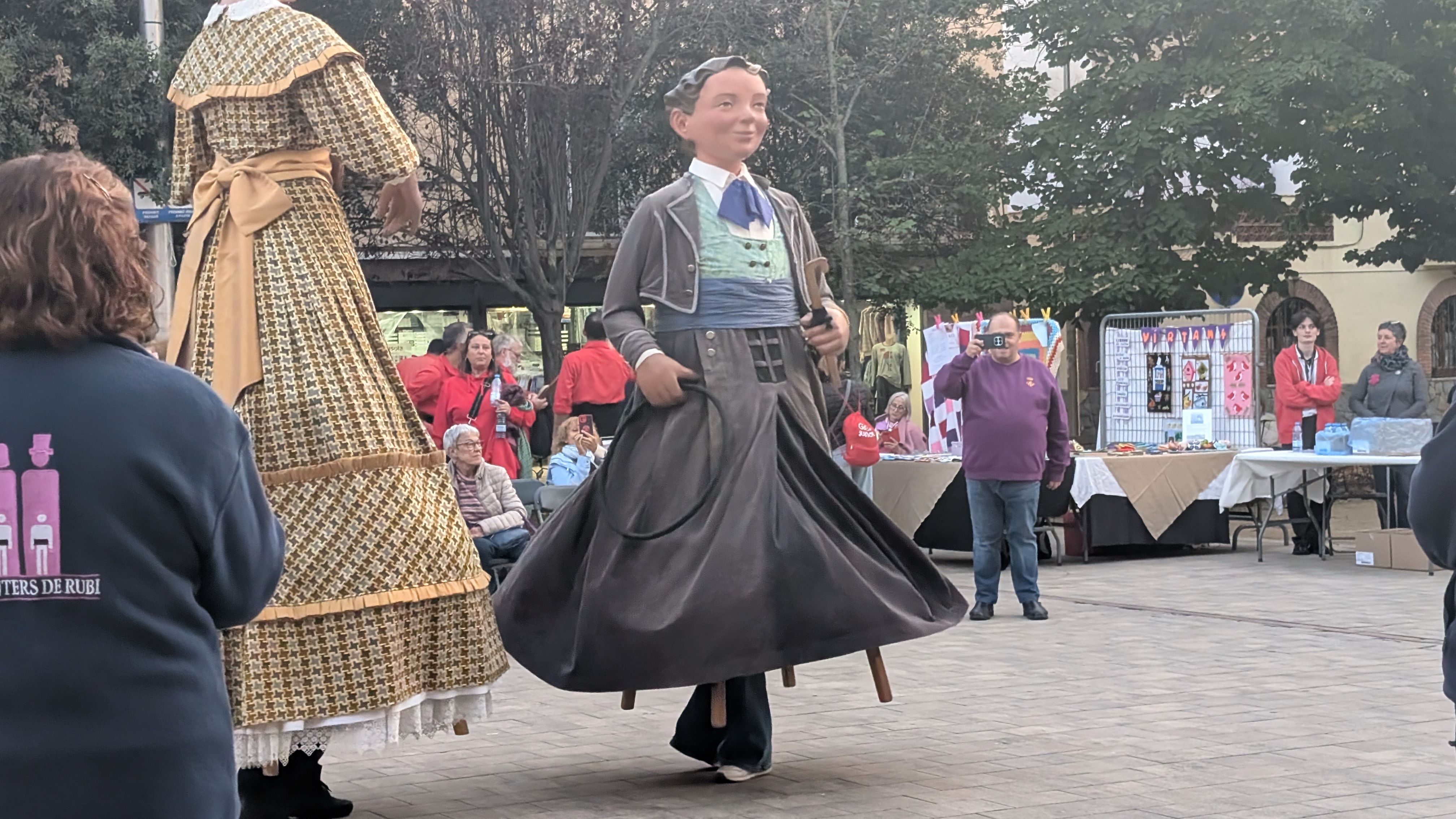 El gegantó de la Colla de Geganters de Rubí celebra el seu 20è aniversari per Sant Galderic FOTO: Marta Casas